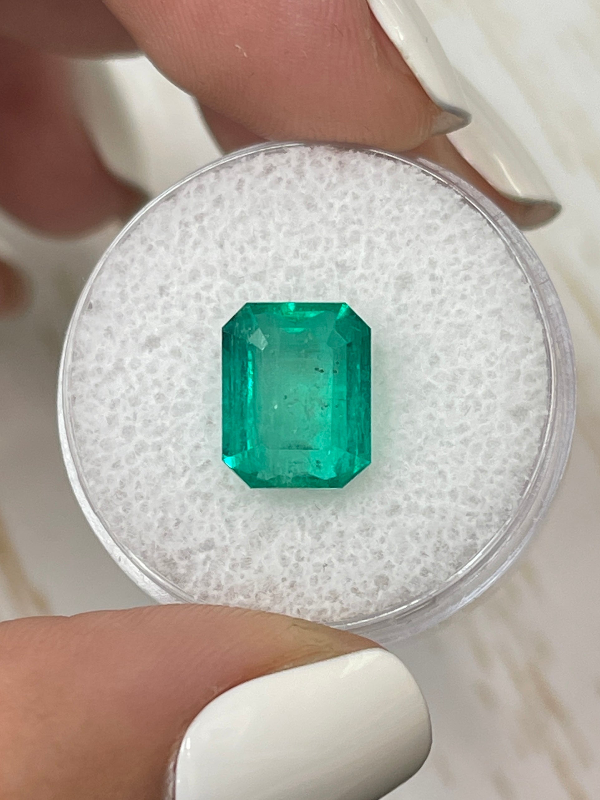 5.11 Carat 10x8mm Natural Colombian Emerald Loose Gemstone - Emerald Cut for Jewelry Making, Engagement Rings & Luxury Gifts