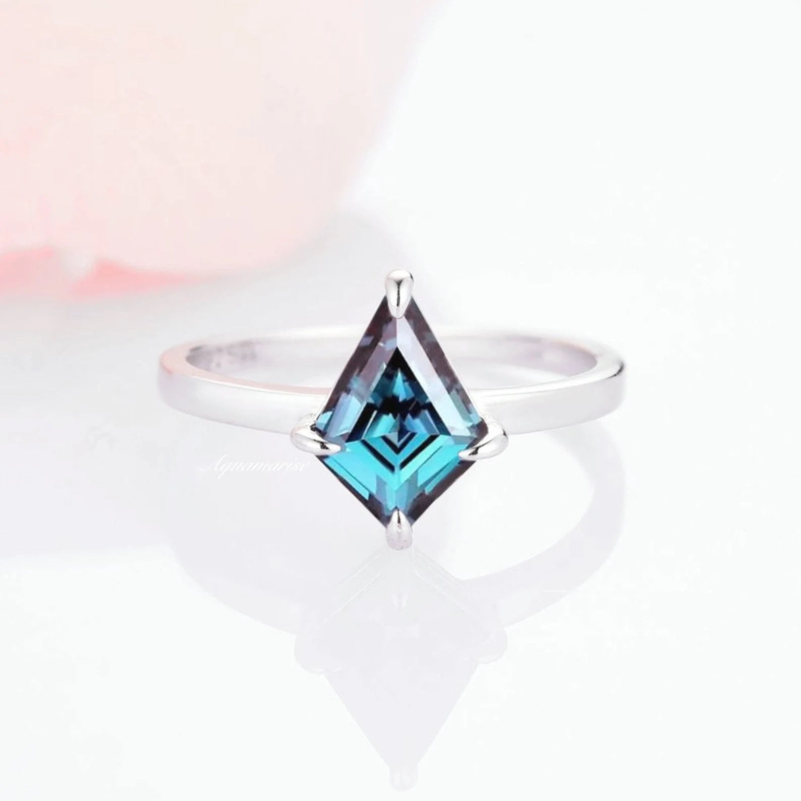 Alexandrite Couples Ring for Women & Men - Genuine Color Changing Gemstone Wedding Band - Perfect for Anniversaries, Engagements & Romantic Gifts
