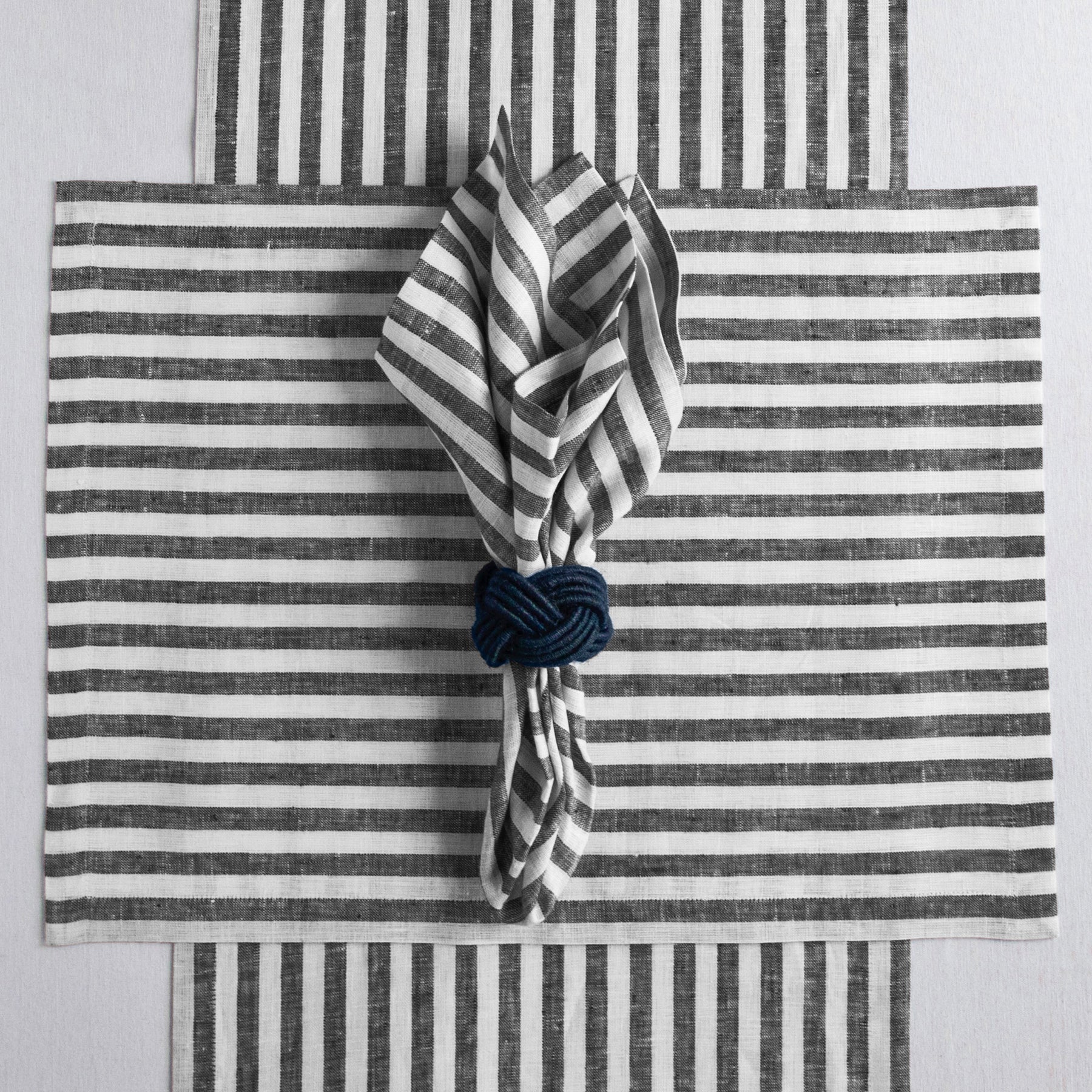 Amalfi Stripe Table Runner - Elegant Cotton Table Decor for Dining Room, Kitchen & Wedding - Perfect for Holiday Dinner Parties & Home Decor