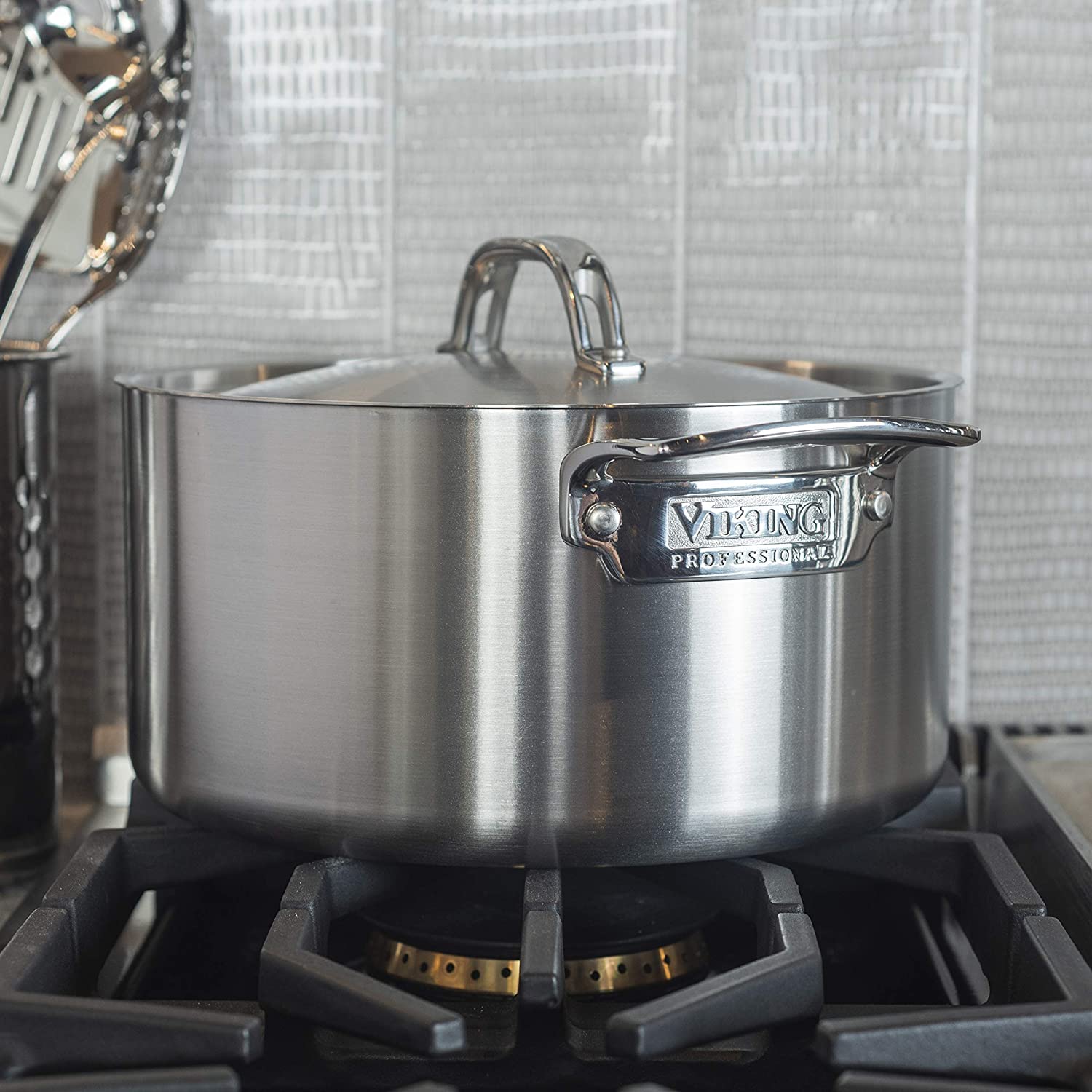 Viking 5-Ply Stainless Steel Stock Pot with Lid - 6 Quart Soup Pot for Cooking, Boiling & Stewing - Professional Kitchen Cookware with Satin Finish - Perfect for Home Chefs & Restaurant Use