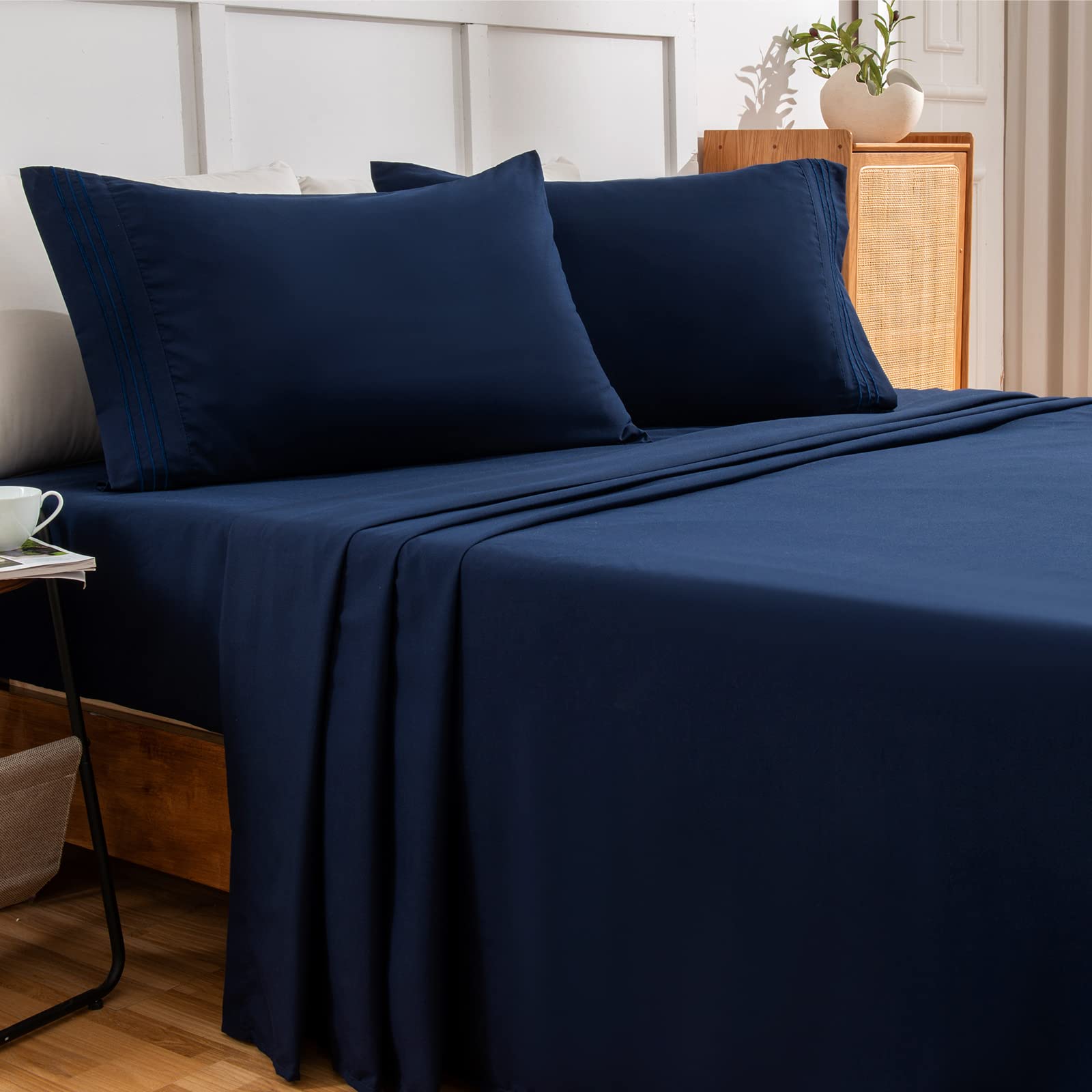 Luxury King Size Sheet Set 4-Piece - Ultra Soft Deep Pocket Bed Sheets for King Bed (1 Fitted Sheet, 1 Flat Sheet, 2 Pillowcases) - Wrinkle Free & Breathable - Navy Blue - Perfect for Master Bedroom, Guest Room & Hotel Style Comfort