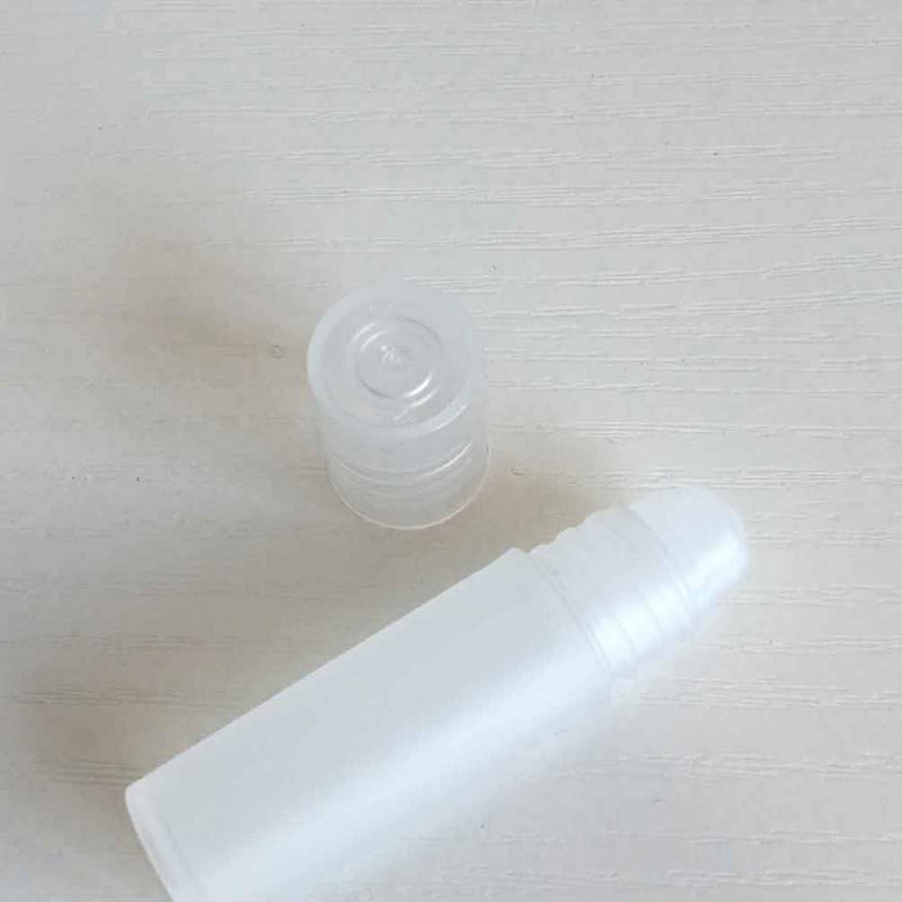 EXCEART 100pcs Essential Oil Roller Bottles - Perfume, Eye Cream & Makeup Roll-On Containers with White Pure Dew Design - Perfect for Aromatherapy, Skincare & DIY Beauty Products at Home or Salon