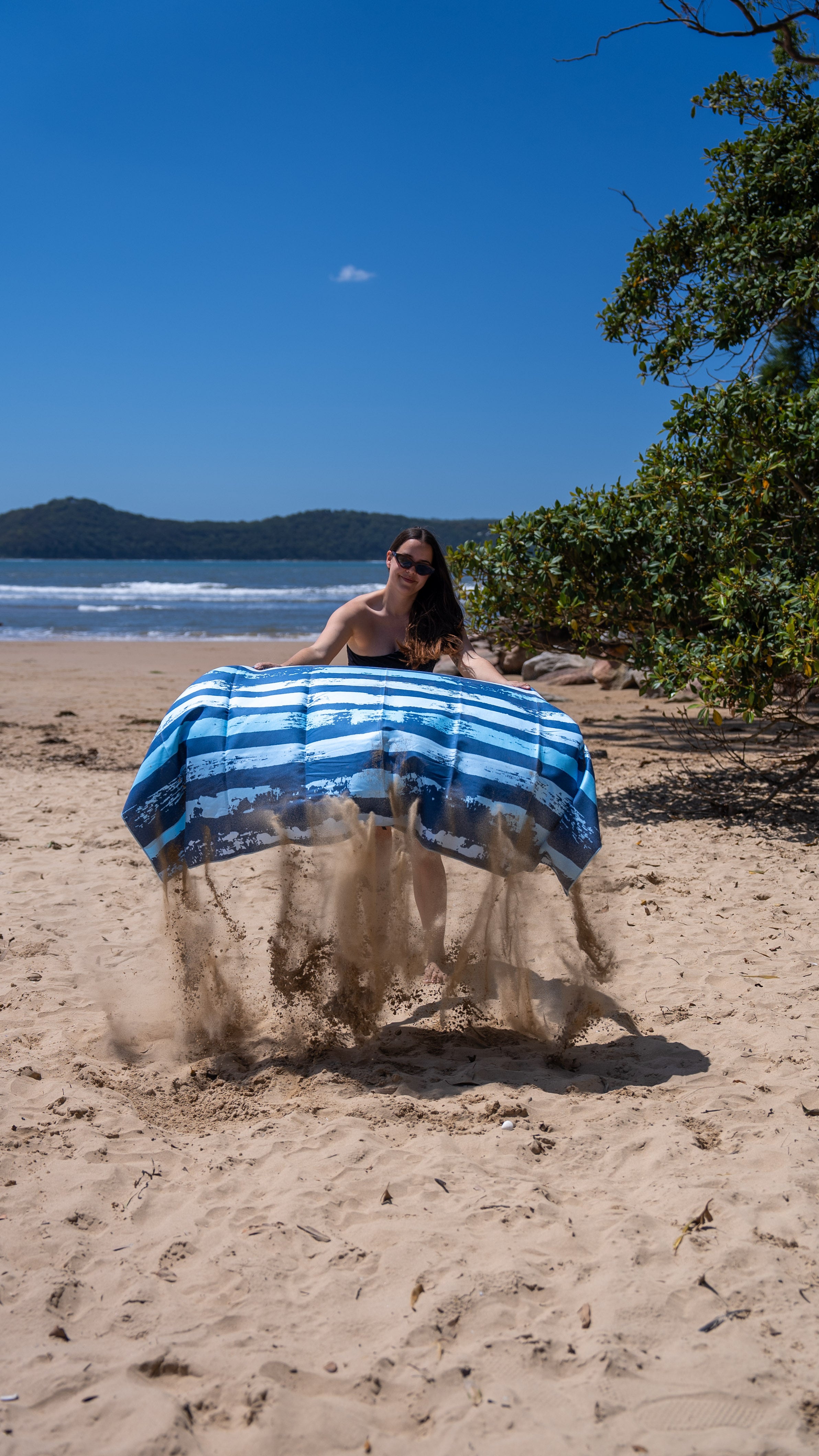 Premium Trigg Beach Large Beach Towel & Pouch Set - Extra Large 100% Cotton Quick Dry Towel with Carry Bag for Beach, Pool, Yoga, Gym & Travel