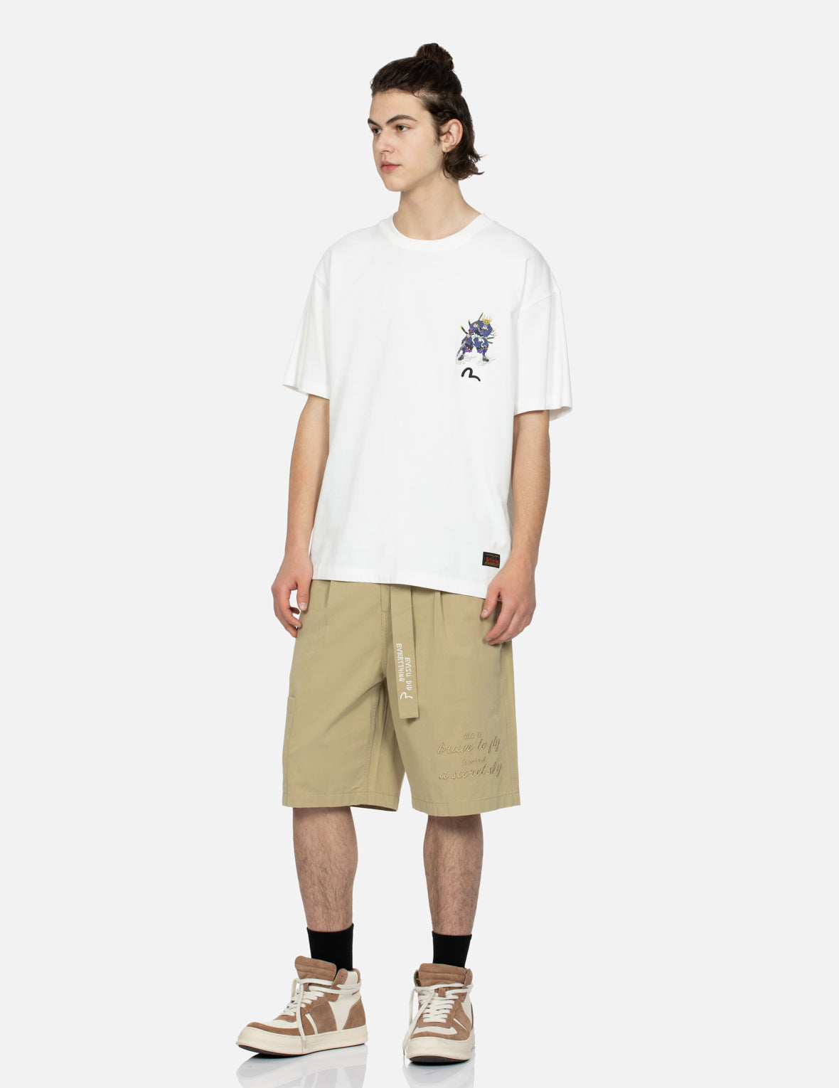 Stylish Tone-on-Tone Kamon & Slogan Embroidered Cargo Shorts for Men - Perfect for Casual Wear, Street Fashion & Summer Outfits