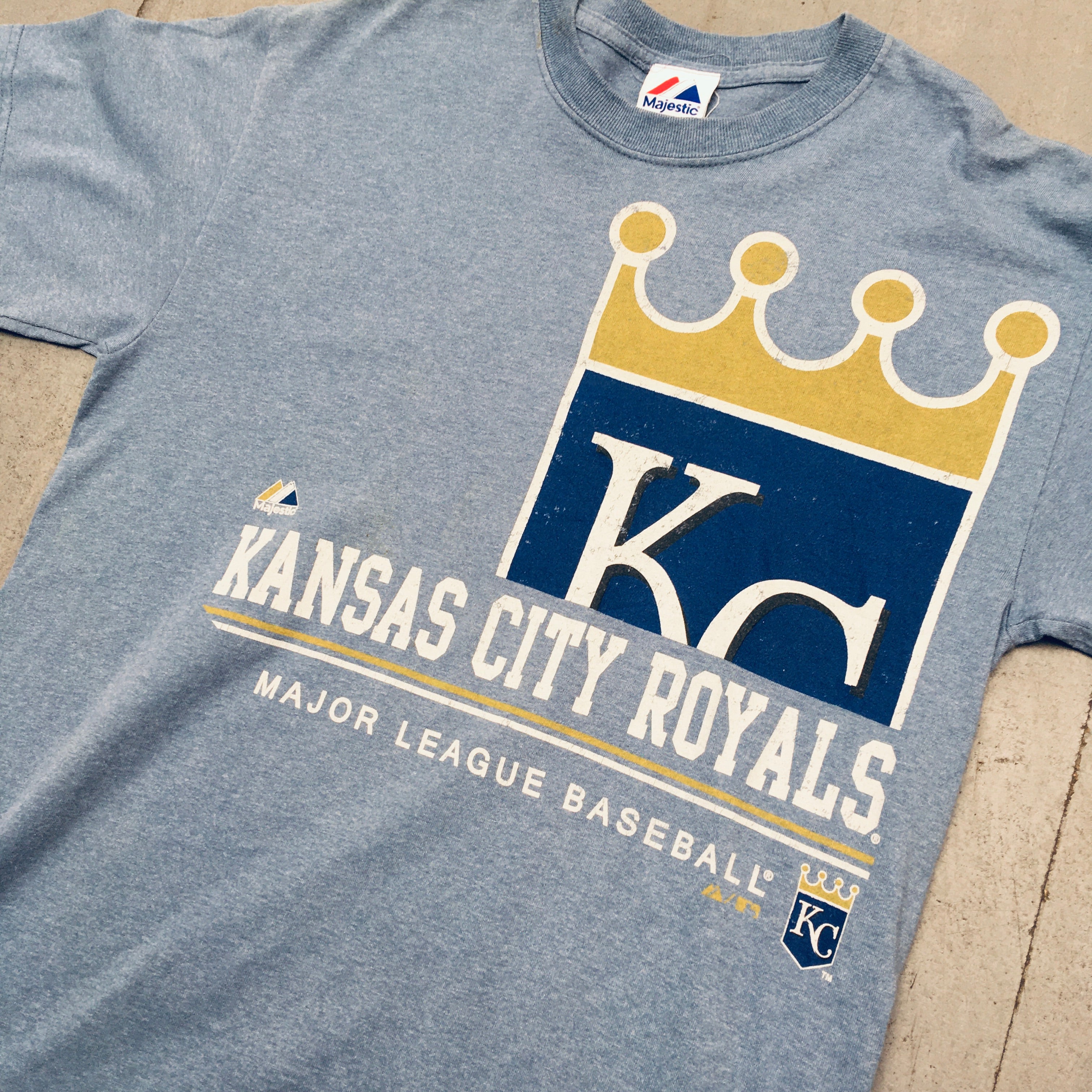 Kansas City Royals Majestic Spellout T-Shirt for Men - Official MLB Fan Gear for Baseball Games & Casual Wear