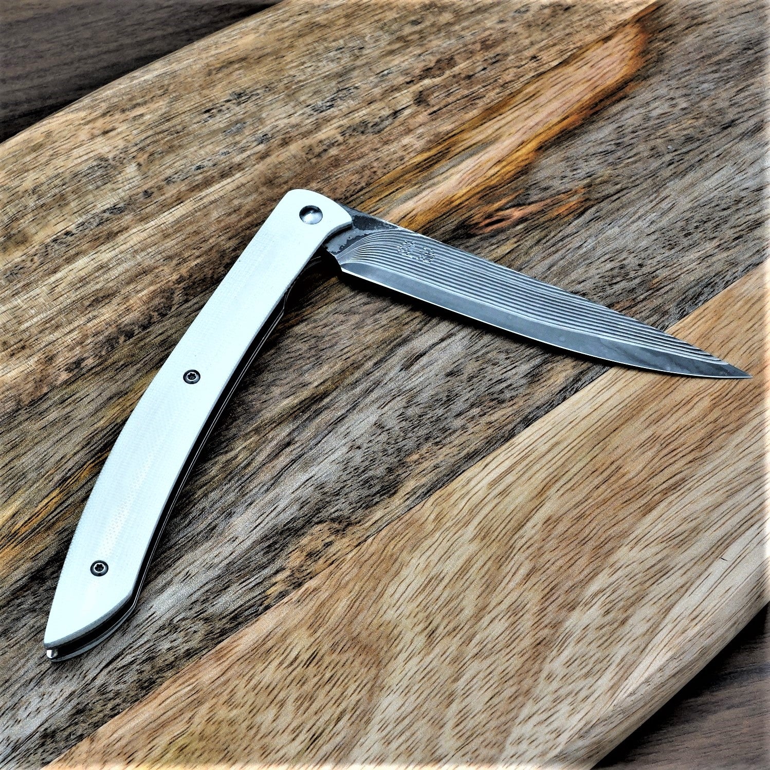 Premium Saji Takeshi SG2 Super Gold 2 Damascus Folding Steak Knife - White Handle Japanese Kitchen Knife for Steak, BBQ & Outdoor Dining - Perfect for Camping, Picnics & Fine Dining Experiences