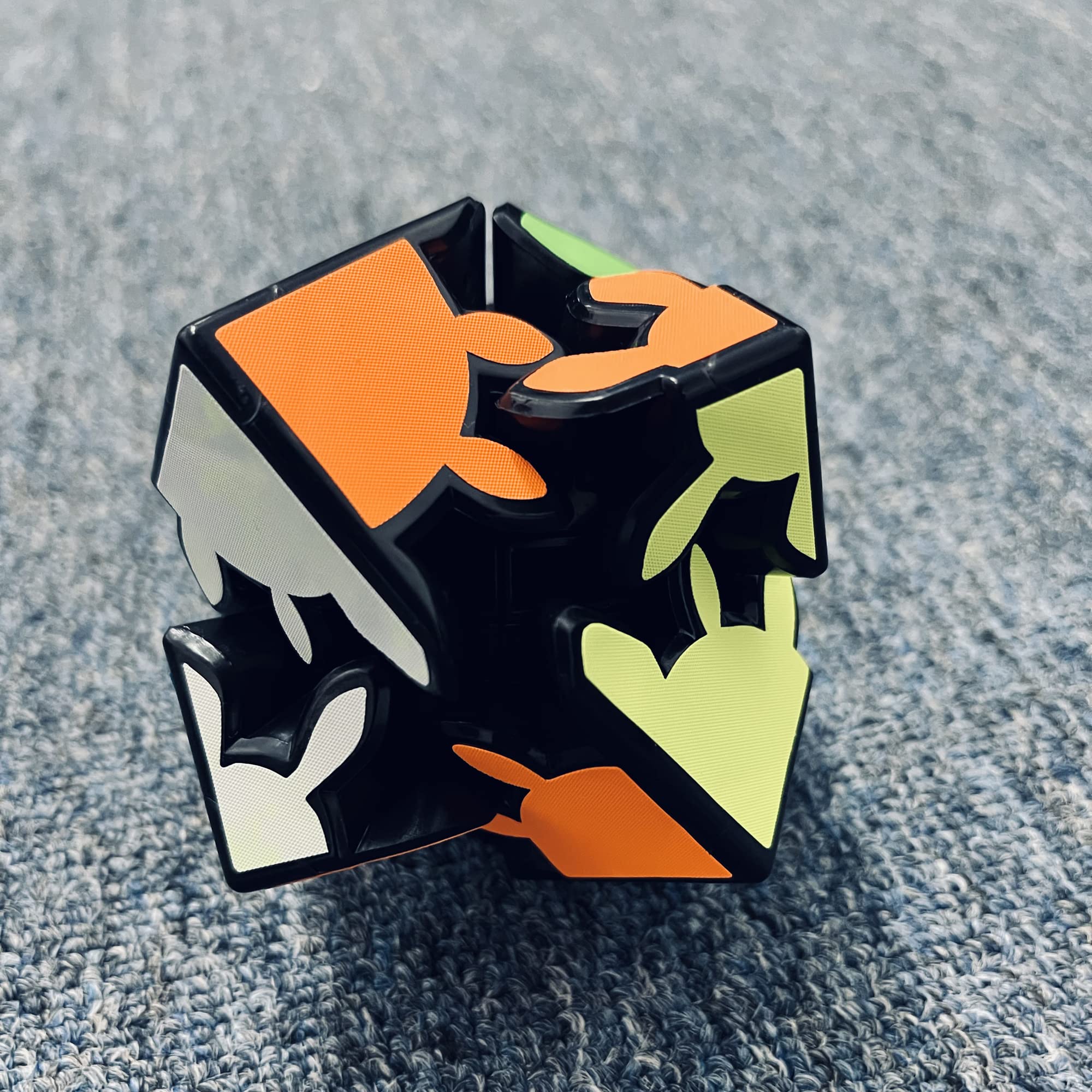 2x2x2 Gear Cube - Magic Speed Puzzle Cube for Kids & Adults - Perfect for Brain Training, Stress Relief & Fun Challenges