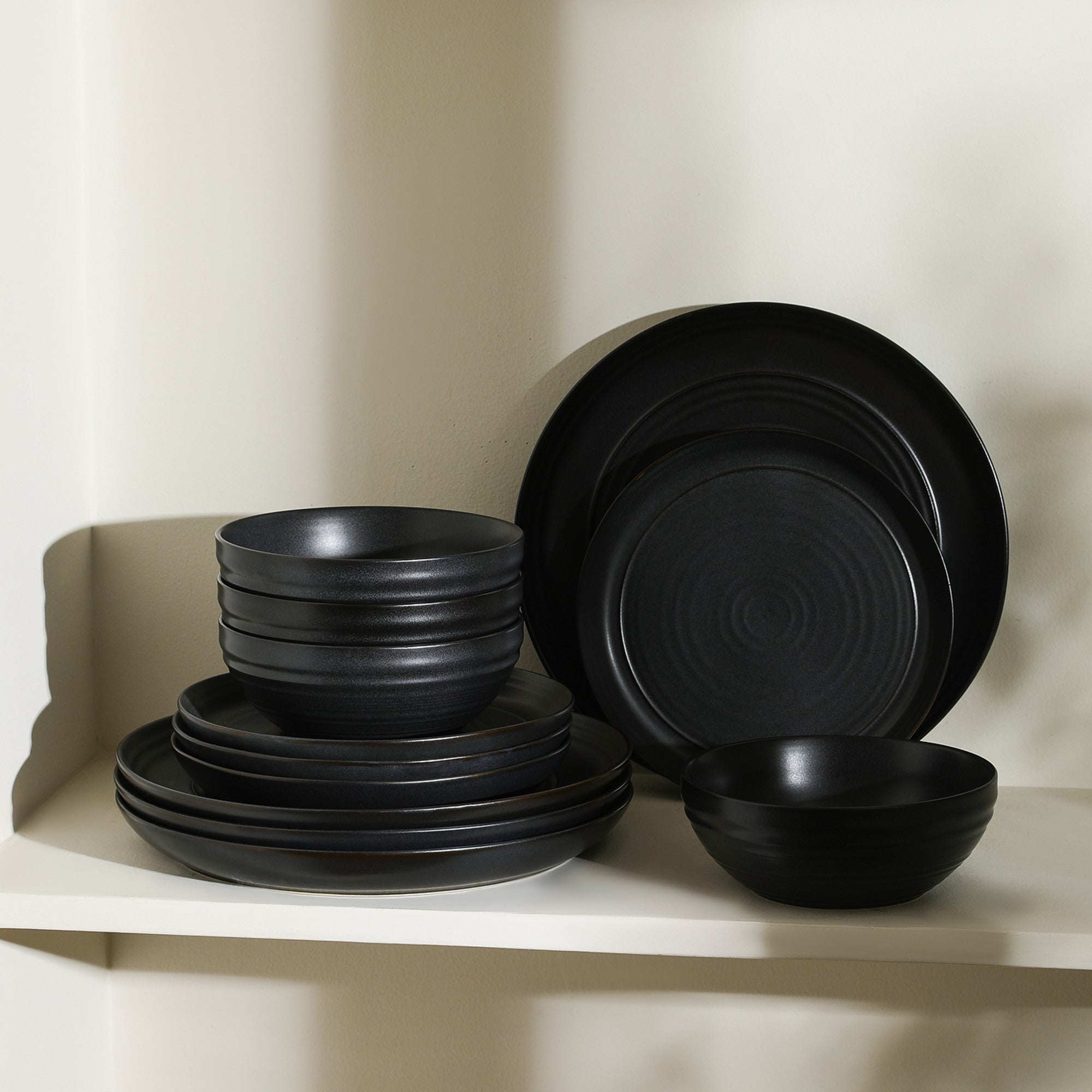 Premium Elio Stoneware Dinnerware Set - Elegant Black Ceramic Plates, Bowls & Mugs - Durable & Stylish for Everyday Dining, Dinner Parties & Restaurant Use