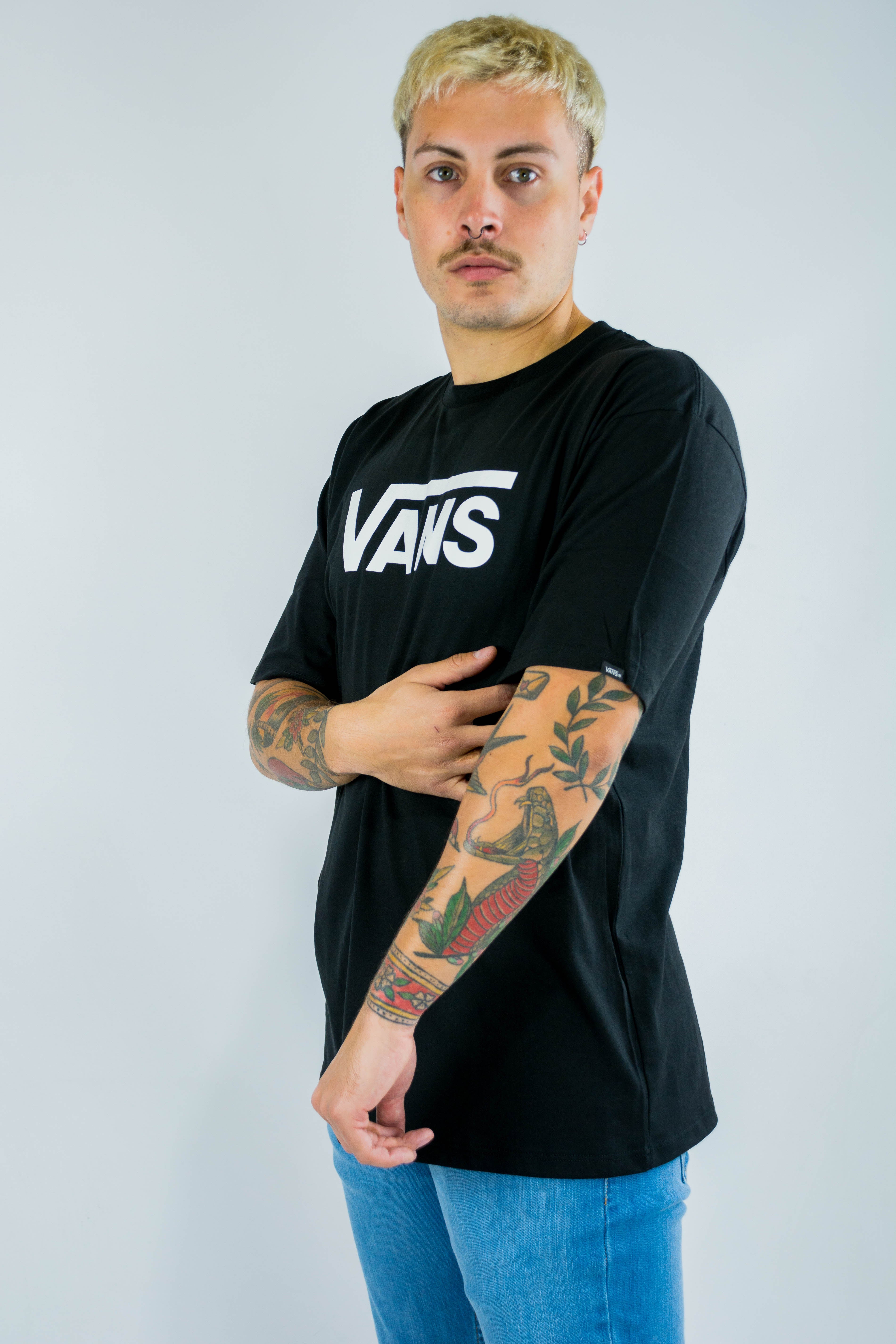 Vans Classic Logo T-Shirt Y28 Black - Casual Streetwear for Men & Women | Perfect for Everyday Wear, Outings & Skateboarding