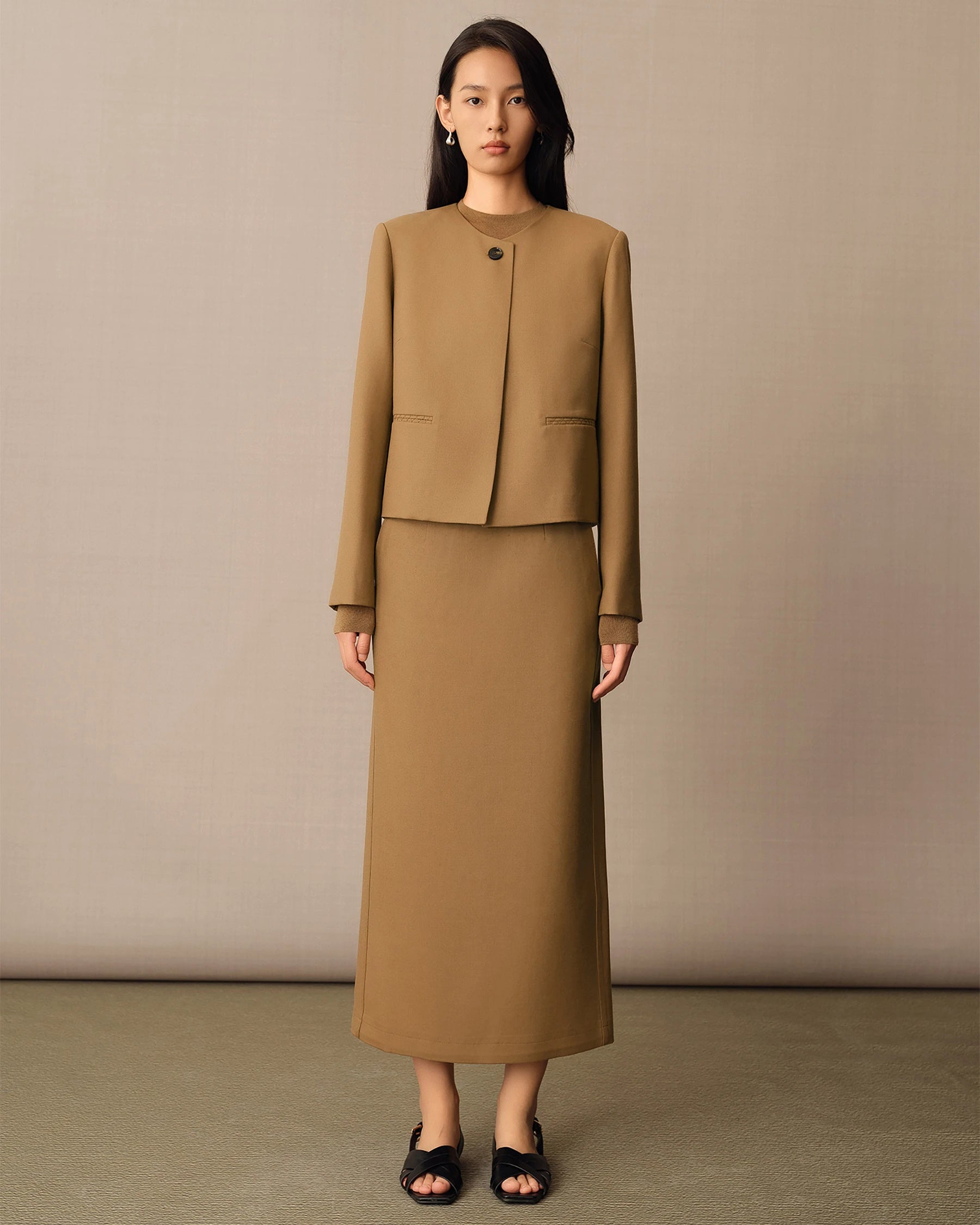 Women's Wool Fitted Blazer - Slim Fit Tailored Jacket for Office & Business Attire | Professional Workwear & Formal Occasions