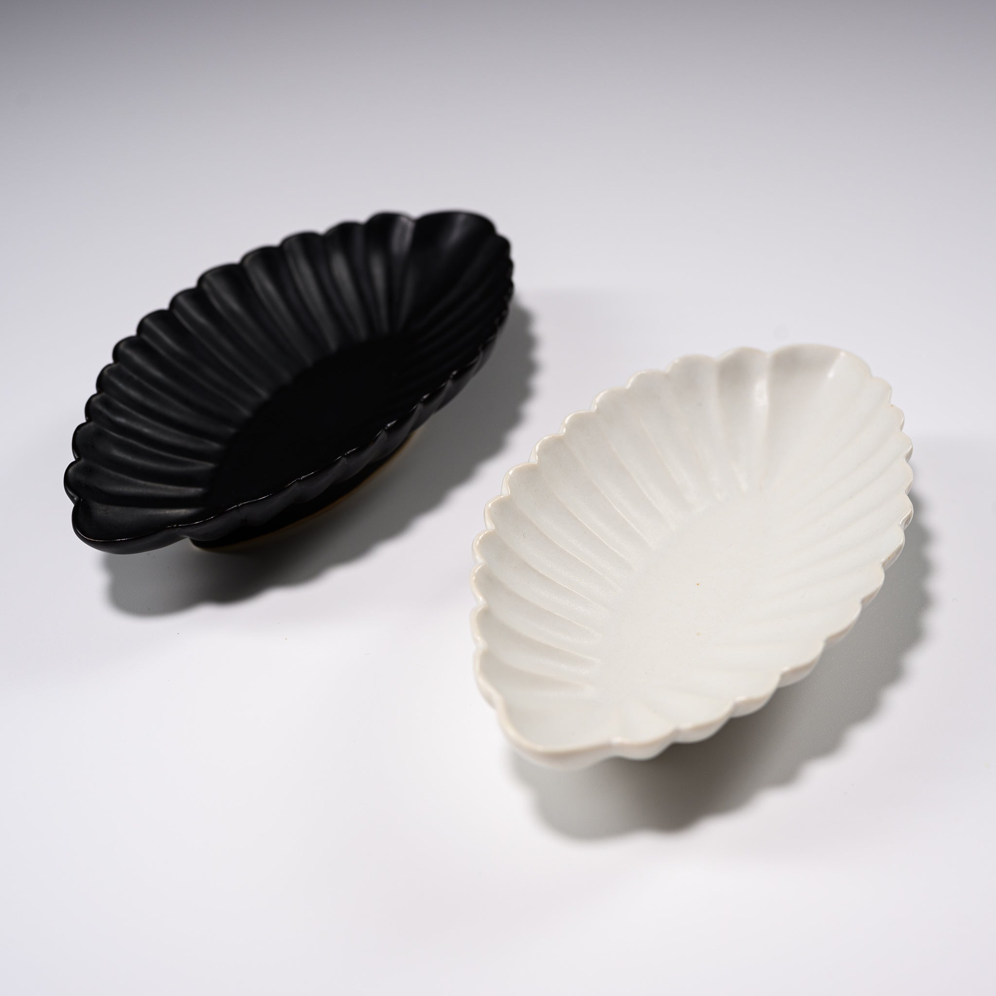 Handmade USUKIYAKI Small Oval Dish - Japanese Chrysanthemum Ceramic Appetizer Plate for Sushi, Soy Sauce, or Dessert | Perfect for Home Dining & Gift Giving