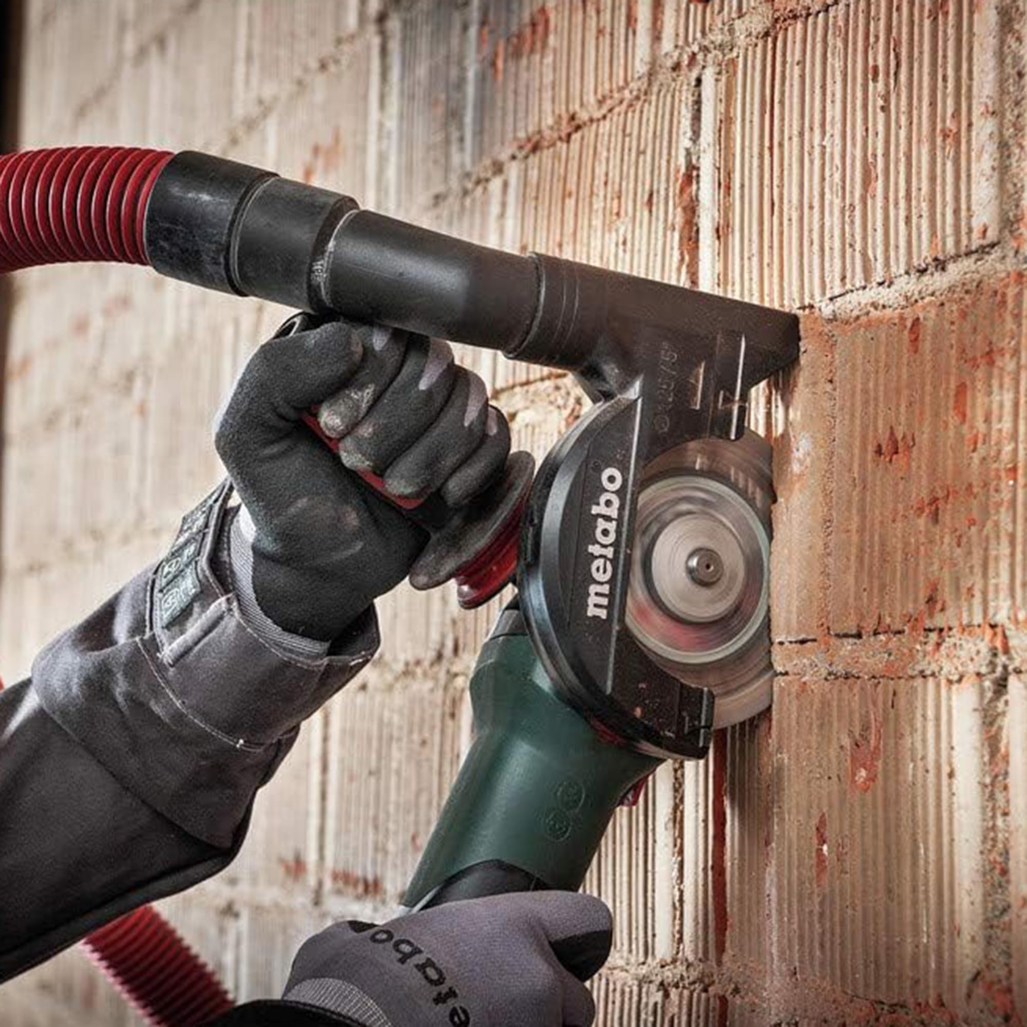 Metabo W 11-125 Set 4-1/2-5-Inch 11 Amp Angle Grinder Kit with Diamond Wheel & Dust Shroud – 11,000 RPM, Lock-on Slide Switch, Durable Case – Made in Germany – Perfect for Concrete Cutting, Metal Grinding & DIY Projects