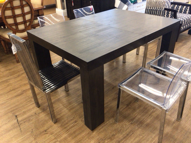 Dark Wood Extendable Dining Table with 2 Leaves - Solid Wood Expandable Table for Large Families & Entertaining - Perfect for Dining Room, Kitchen & Open Floor Plans