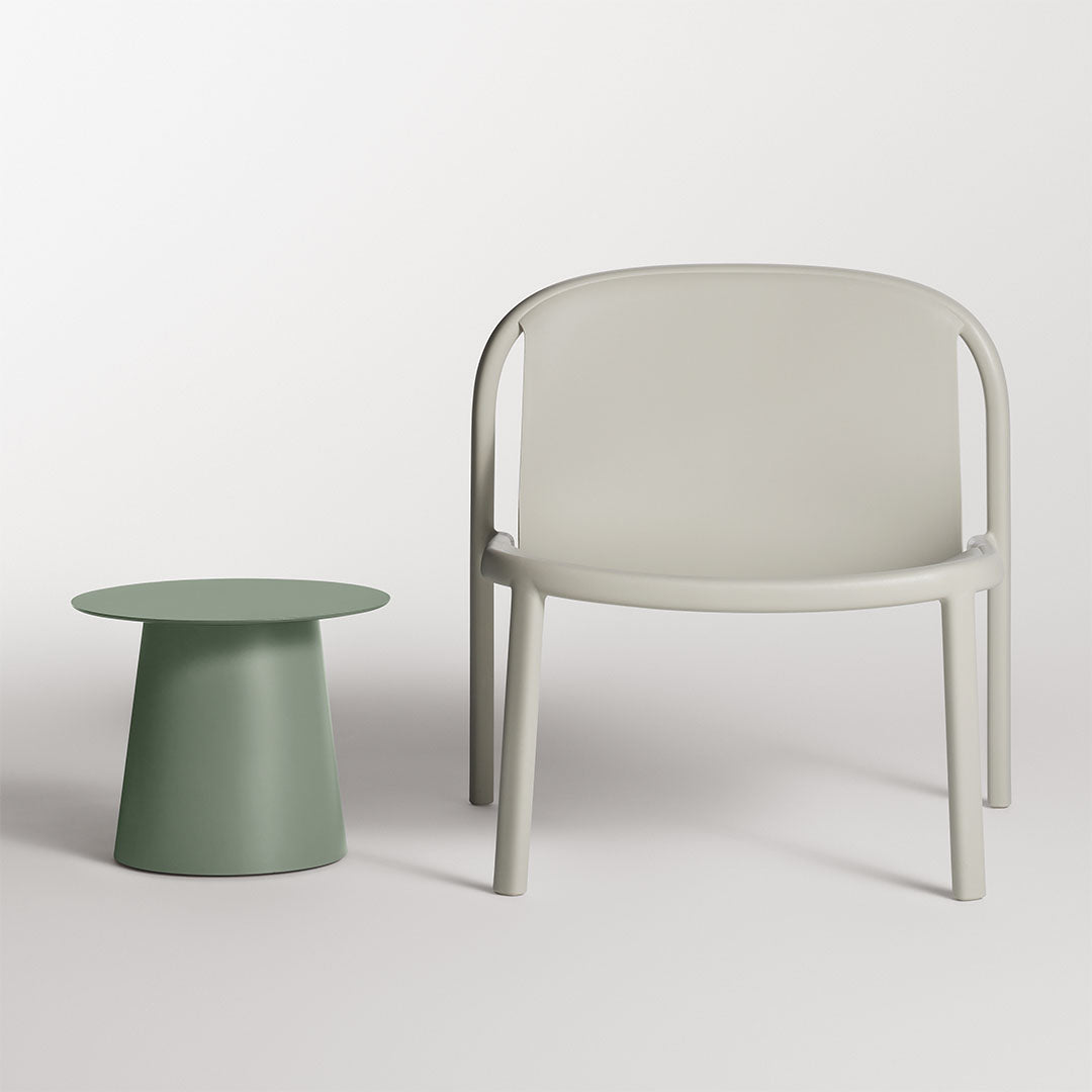 Modern Circular Low Cocktail Table - Stylish Coffee Table for Living Room, Lounge & Patio - Perfect for Small Spaces & Home Decor