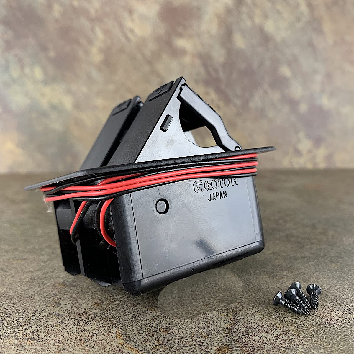 Gotoh Dual 9 Volt Battery Box - Premium Guitar Pedal Power Supply for Effects Pedals & Music Equipment - Perfect for Live Performances & Studio Recording