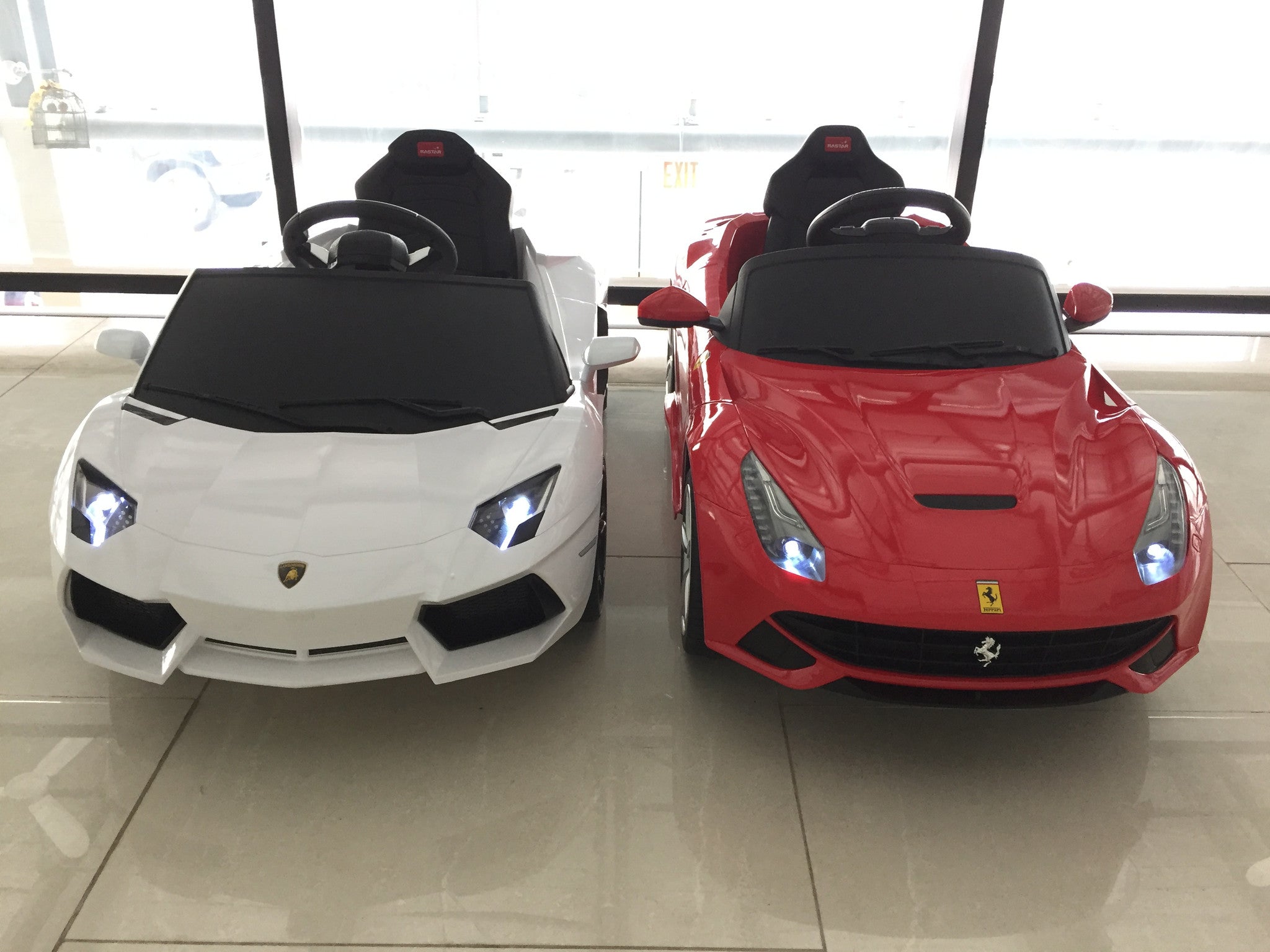 12V Ferrari F12 Kids Ride-On Car - Electric Toy Car with Remote Control, LED Lights & Music - Perfect for Outdoor Play, Birthday Gifts & Toddler Pretend Driving Fun