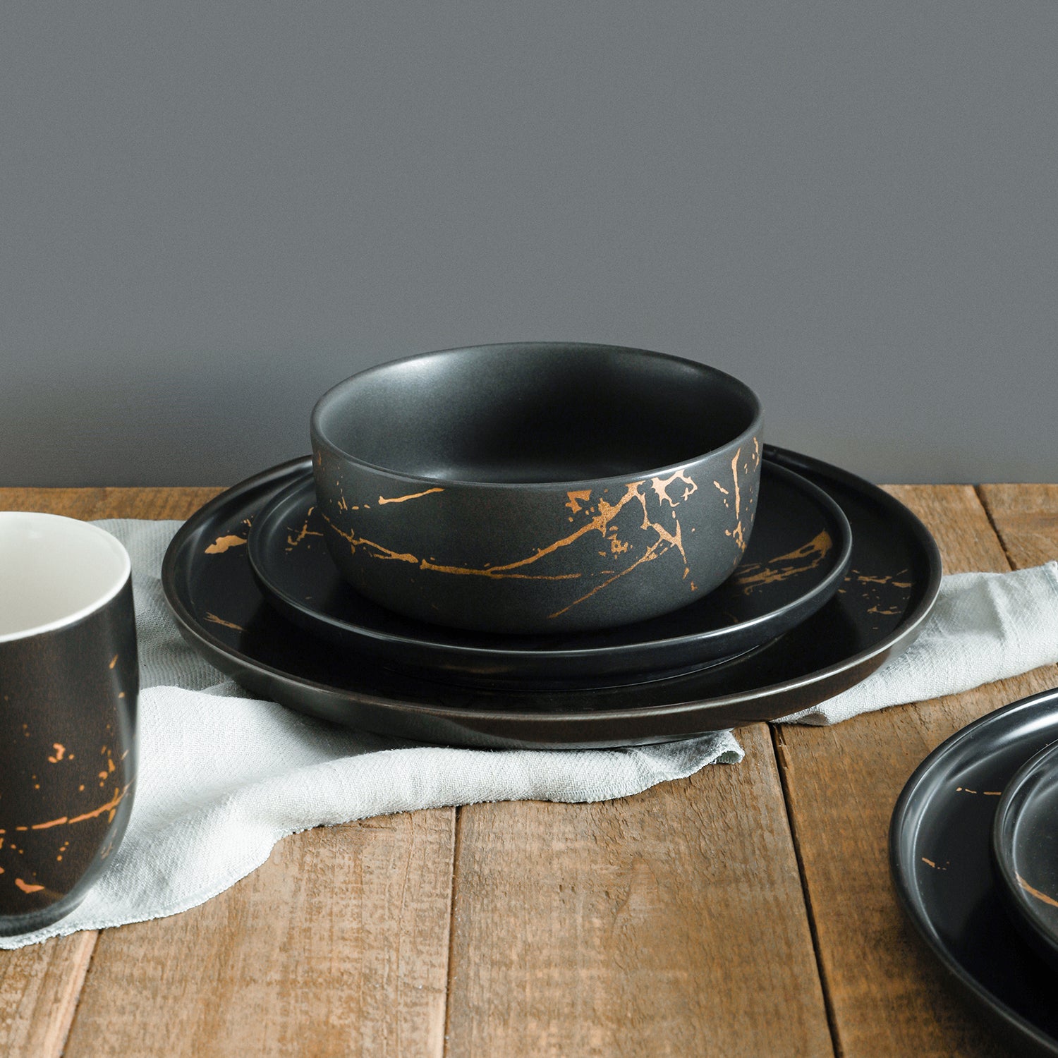 Premium Zora Porcelain Dinnerware Set - Elegant Black 12-Piece Tableware for Fine Dining, Restaurant & Home Entertaining
