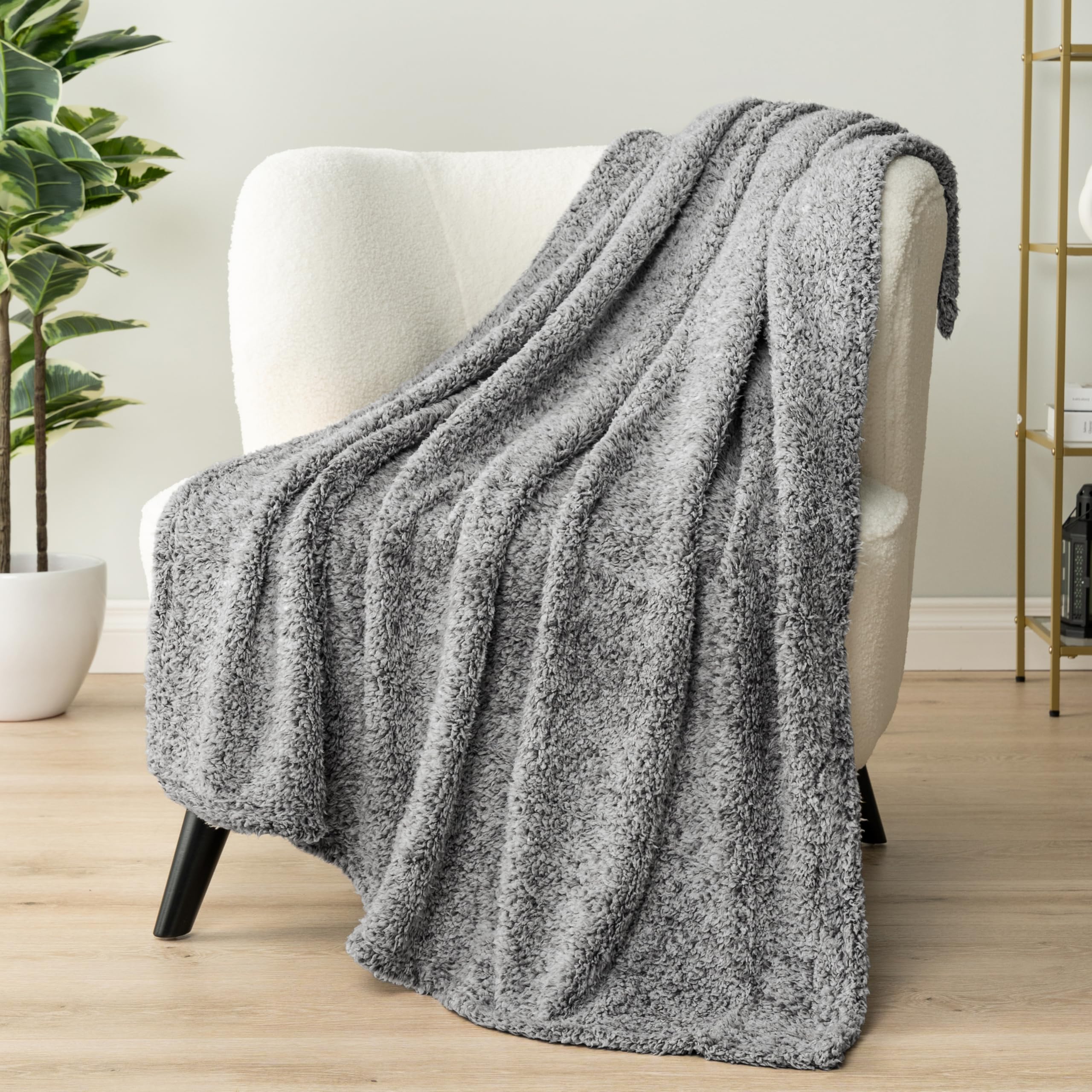 PAVILIA Sherpa Bed Blanket King Size 90x108 - Ultra Soft Plush Fleece Throw Blanket in Heather Grey | Lightweight Microfiber All-Season Comforter for Bed, Couch & Travel | Cozy Warm Blanket for Winter Nights, Movie Time & Camping
