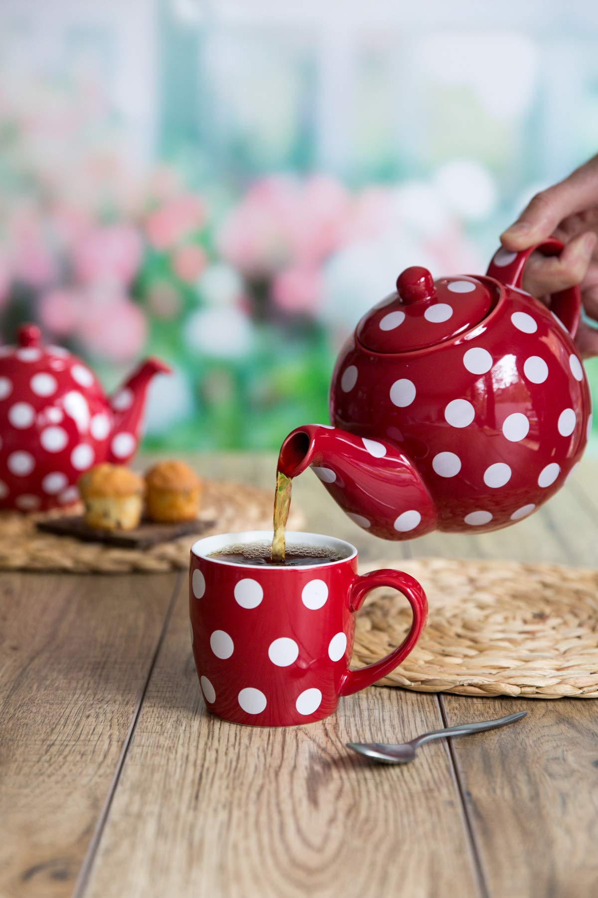 Globe Polka Dot Ceramic Teapot with Built-in Strainer - 4 Cup (900ml) Capacity, Red & White - Perfect for Afternoon Tea, Gifts, and Home Decor