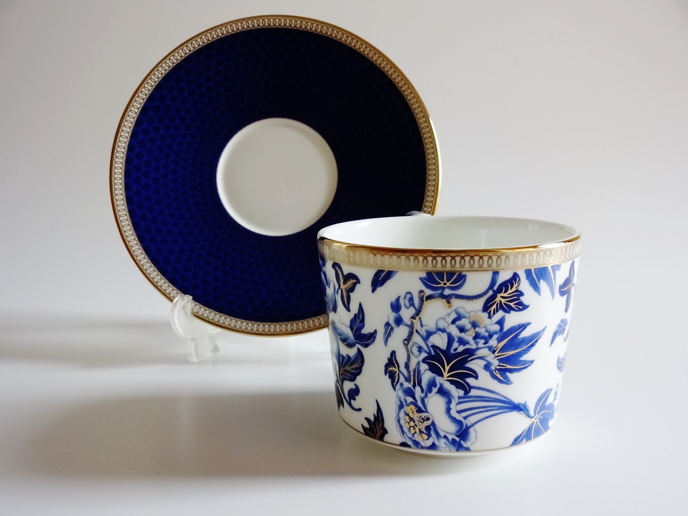 Wedgwood Hibiscus Tea Cup and Saucer Set - Floral Porcelain Tea Set for Afternoon Tea, English Breakfast, or Gift Giving - Elegant Home Dining and Special Occasions