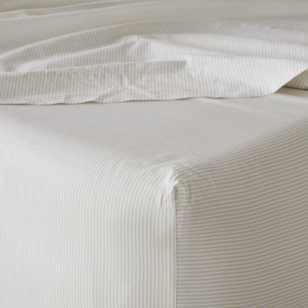 Organic Resort Cotton Fitted Sheet - Soft & Breathable Luxury Bedding for Hotels & Home - Perfect for Master Bedroom, Guest Room & Vacation Homes