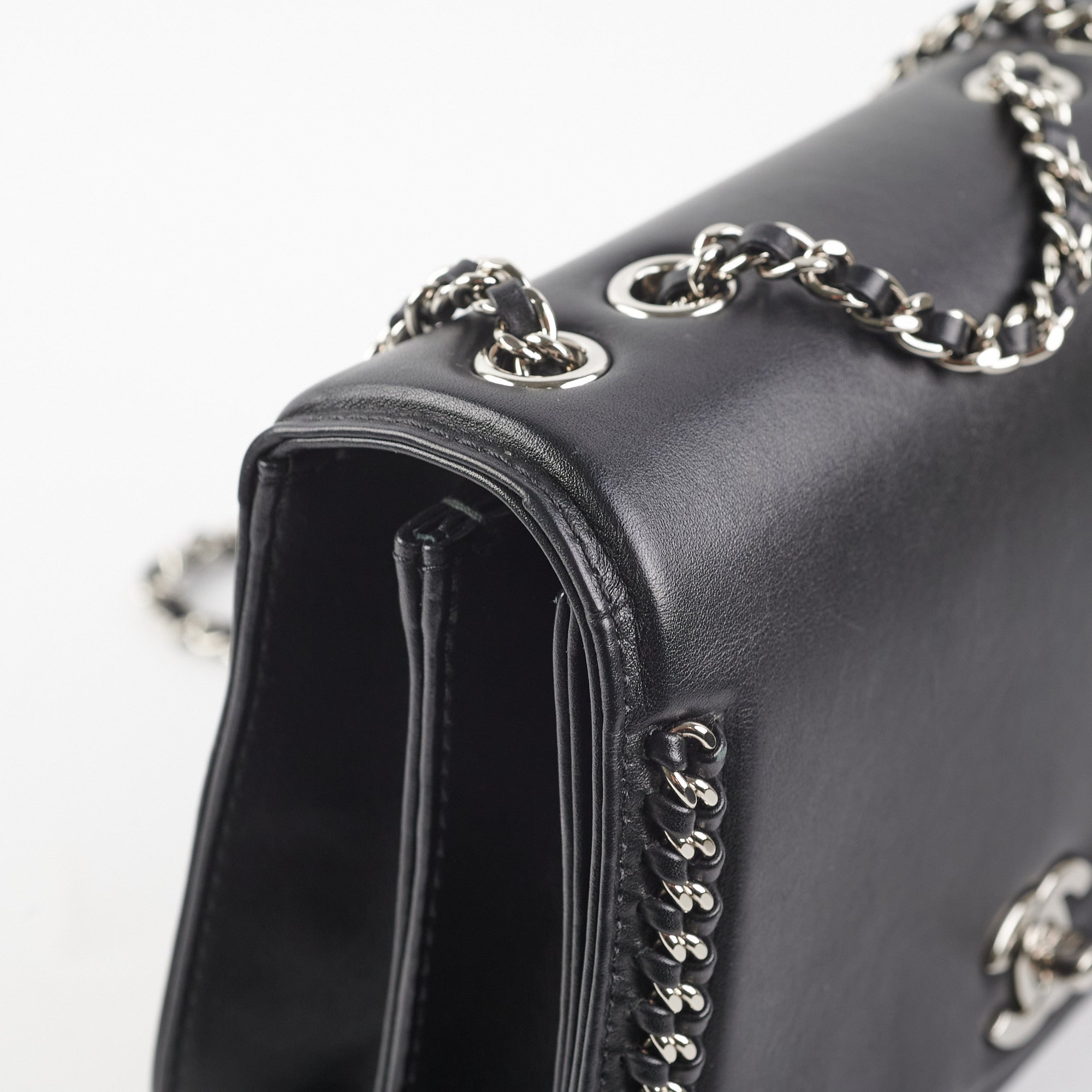 Chanel Seasonal Chain Flap Calfskin Shoulder Bag for Women - Luxury Designer Crossbody Purse for Evening Parties & Date Nights