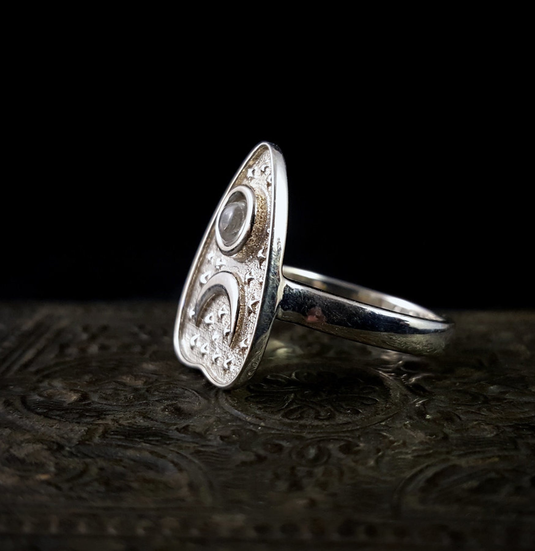 Polished Silver Séance Planchette Ring with White Moonstone - Elegant Gothic Jewelry for Spiritual & Mystic Occasions