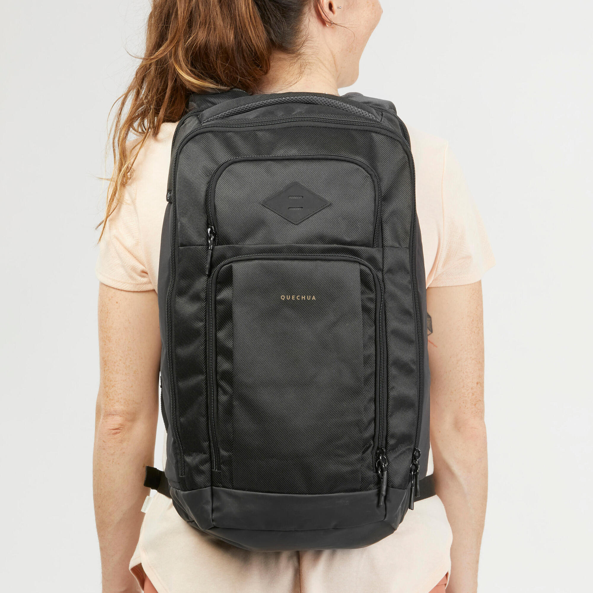 Quechua NH Escape 500 32L Lightweight Hiking Backpack for Men & Women - Water-Resistant Daypack for Outdoor Adventures, Camping, and Travel