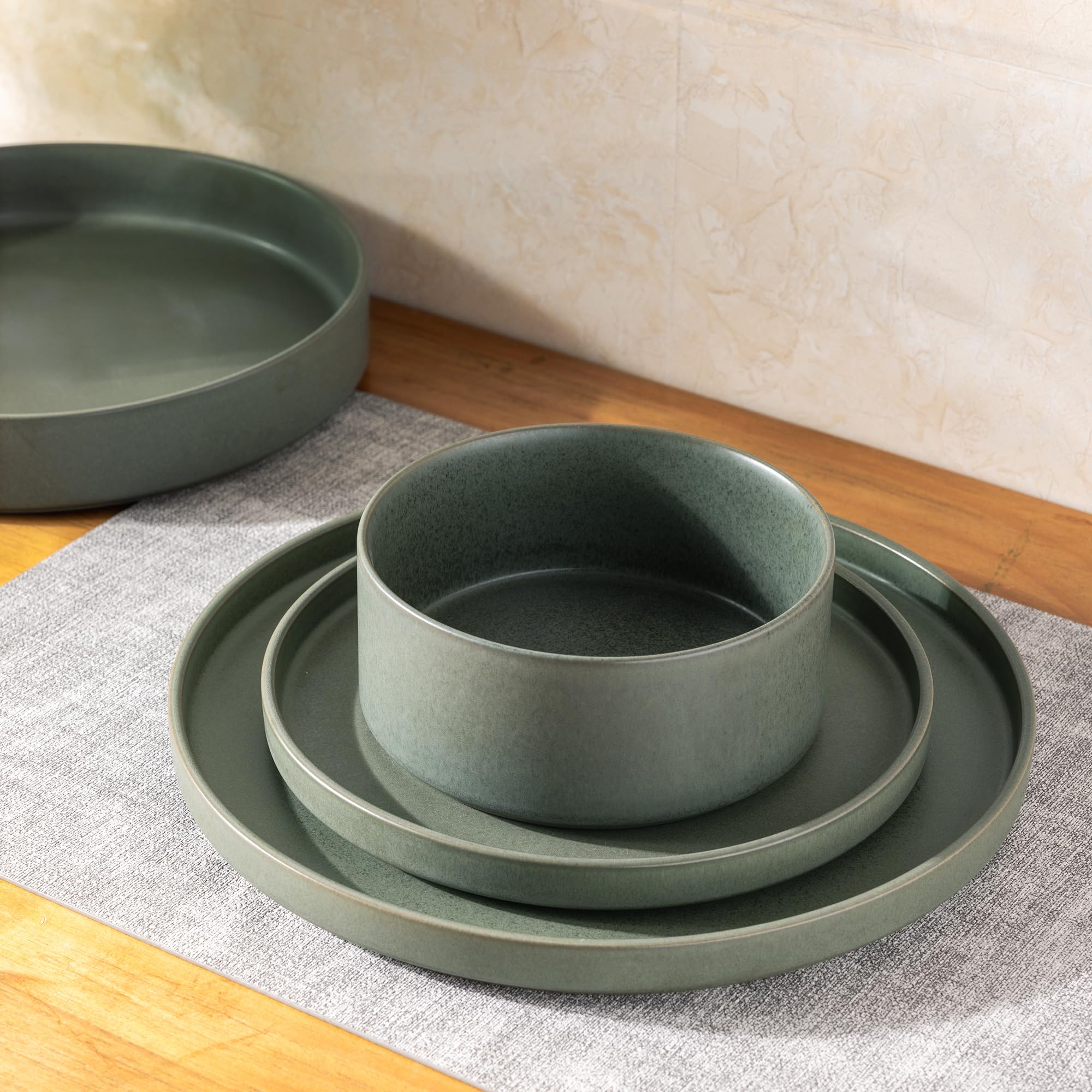 GBHOME 16-Piece Ceramic Dinnerware Set for 4 - Stoneware Plates, Bowls & Mugs - Chip & Scratch Resistant, Dishwasher/Microwave/Oven Safe - Reactive Glaze Green - Perfect for Everyday Dining, Dinner Parties & Restaurant Use