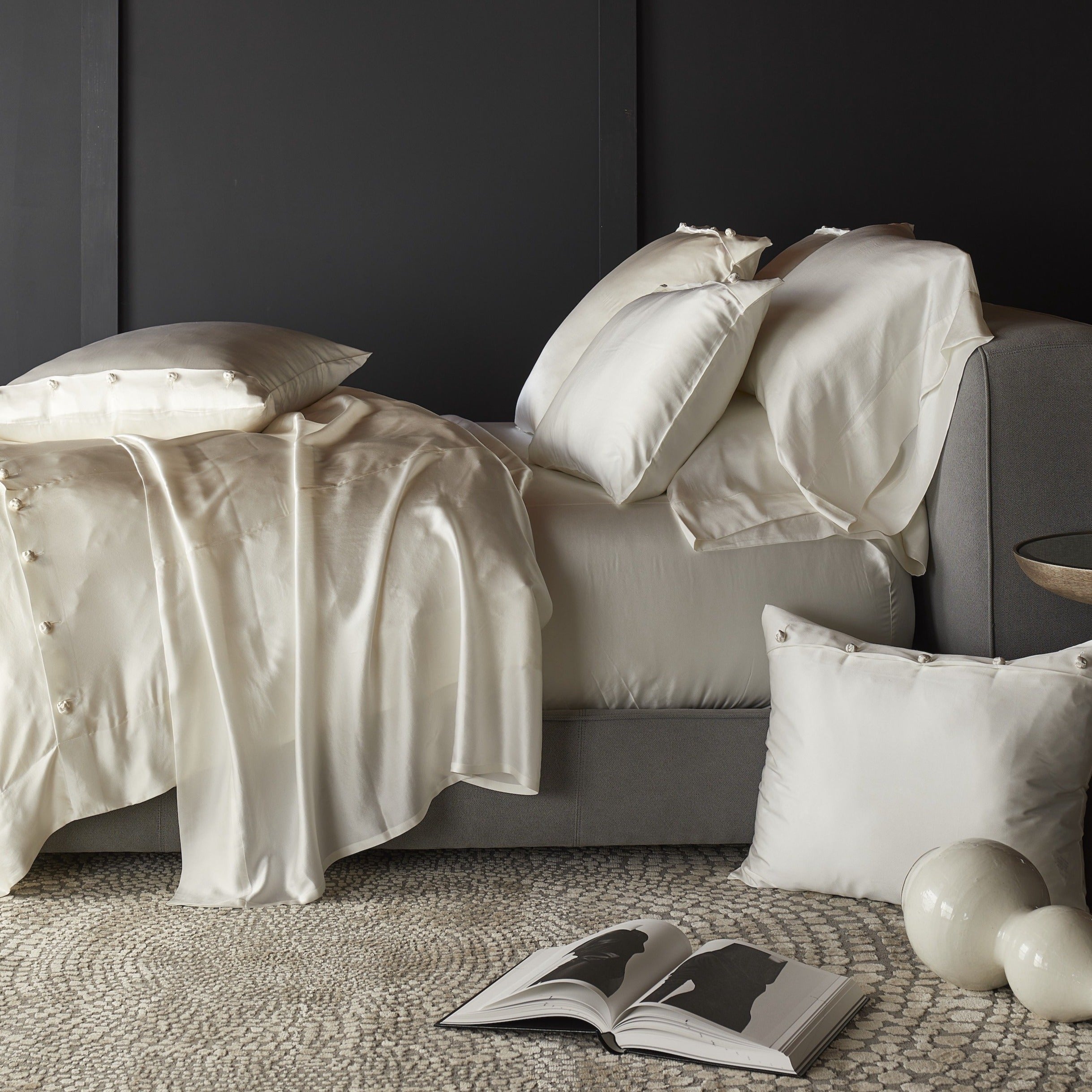 Luxury 100% Mulberry Silk Charmeuse Sheet Set - Queen Size, 600 Thread Count, Cooling & Hypoallergenic - Perfect for Hot Sleepers & Sensitive Skin