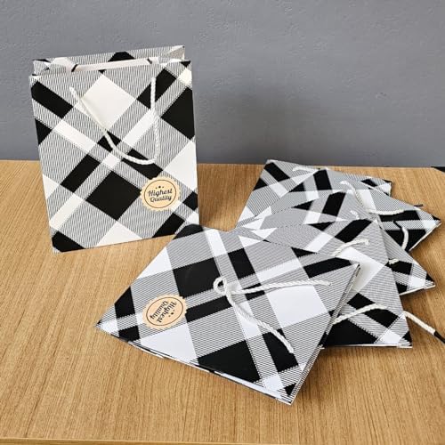 Black and White - 33 cm x 25 cm