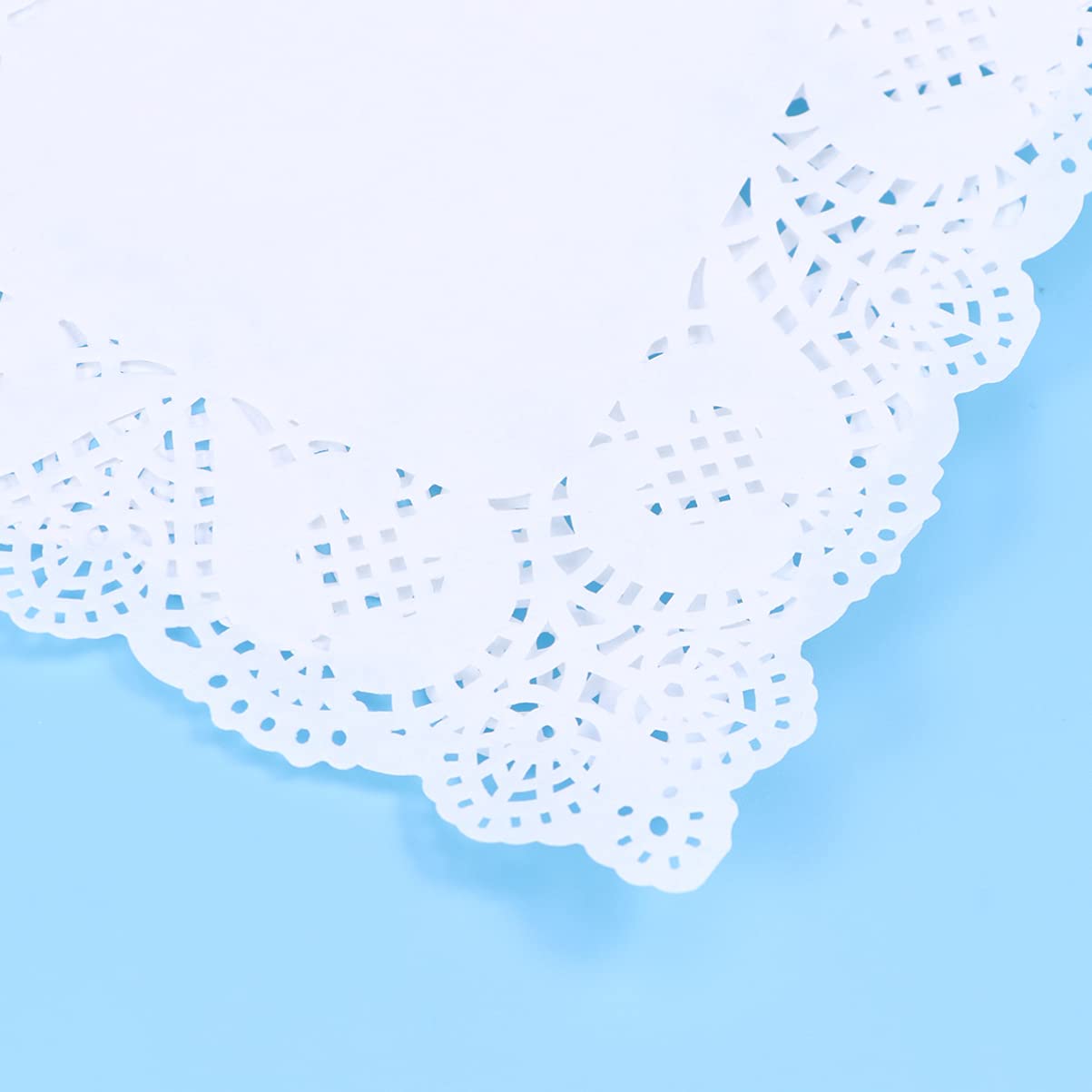 HEALLILY 140pcs Cake Doilies - Round Lace Paper Liners for Cupcakes, Desserts & Party Decorations - Perfect for Birthday Cakes, Wedding Treats and Tea Time Pastries