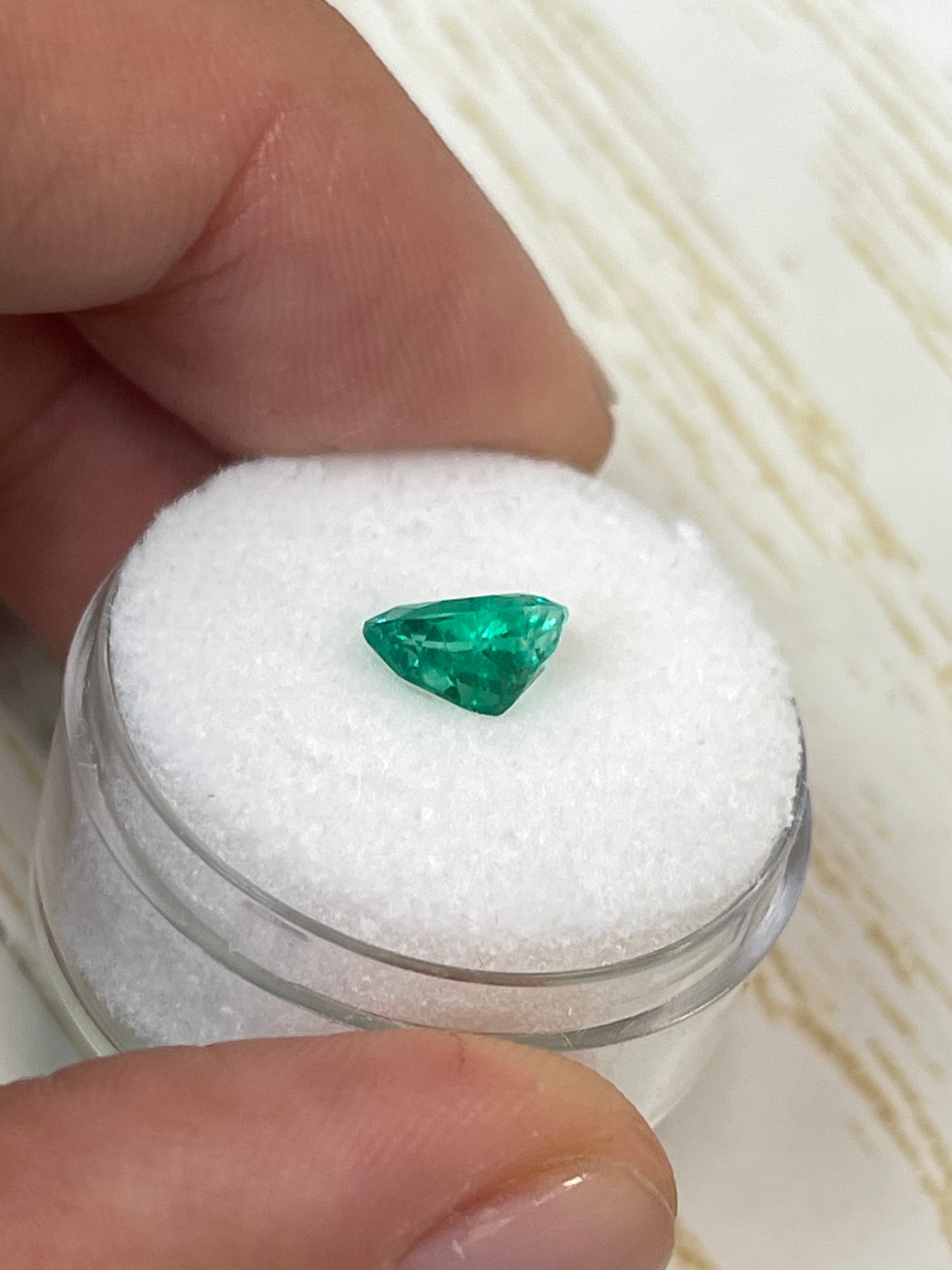 1.0 Carat 8x5.5mm AAA+ Natural Loose Colombian Emerald Pear Cut Gemstone for Jewelry Making, Engagement Rings & Fine Collections