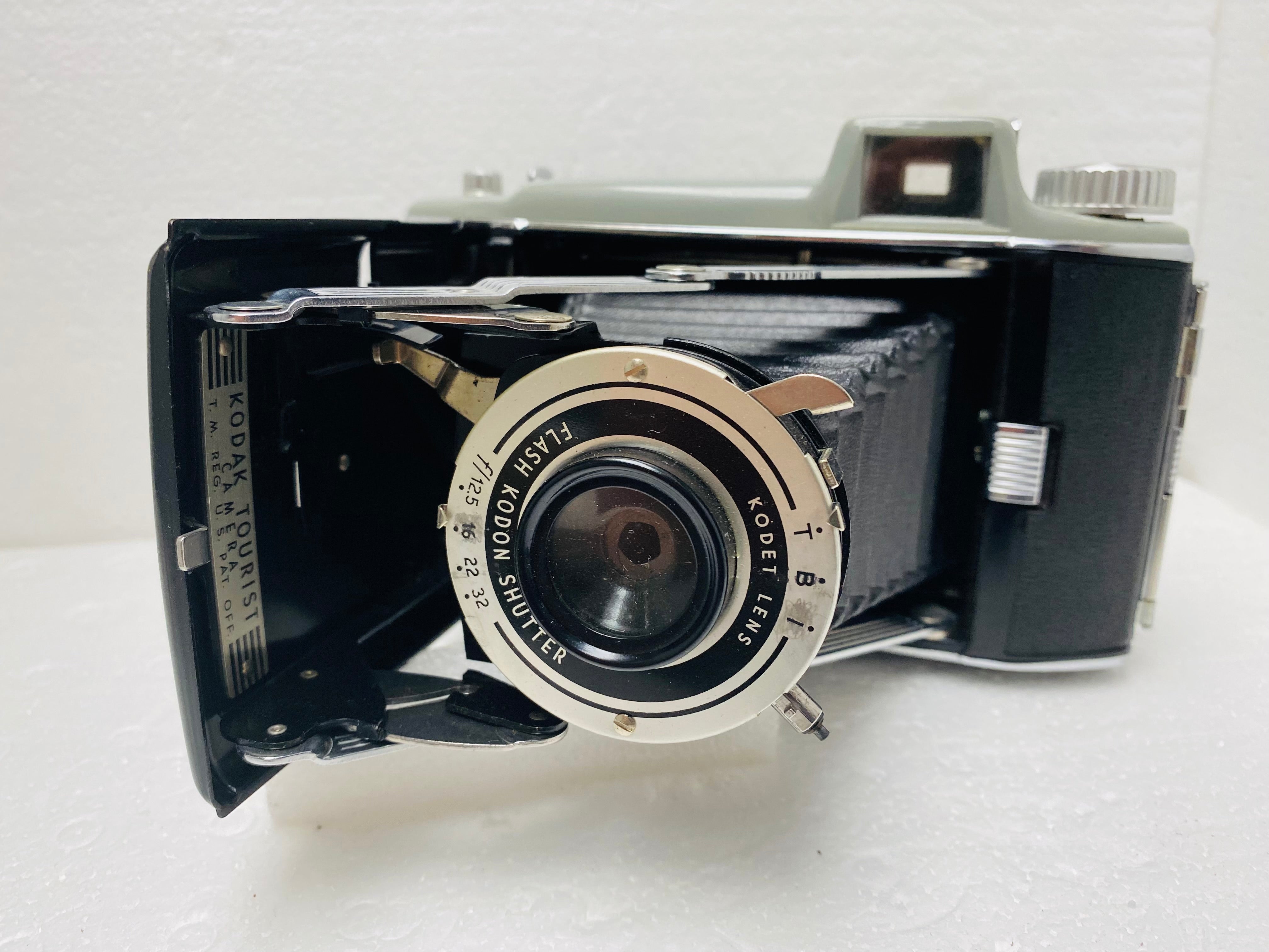 Vintage Kodak Tourist Camera - Classic 35mm Film Camera for Collectors & Photography Enthusiasts | Perfect for Retro Photography, Travel Souvenirs & Home Decor