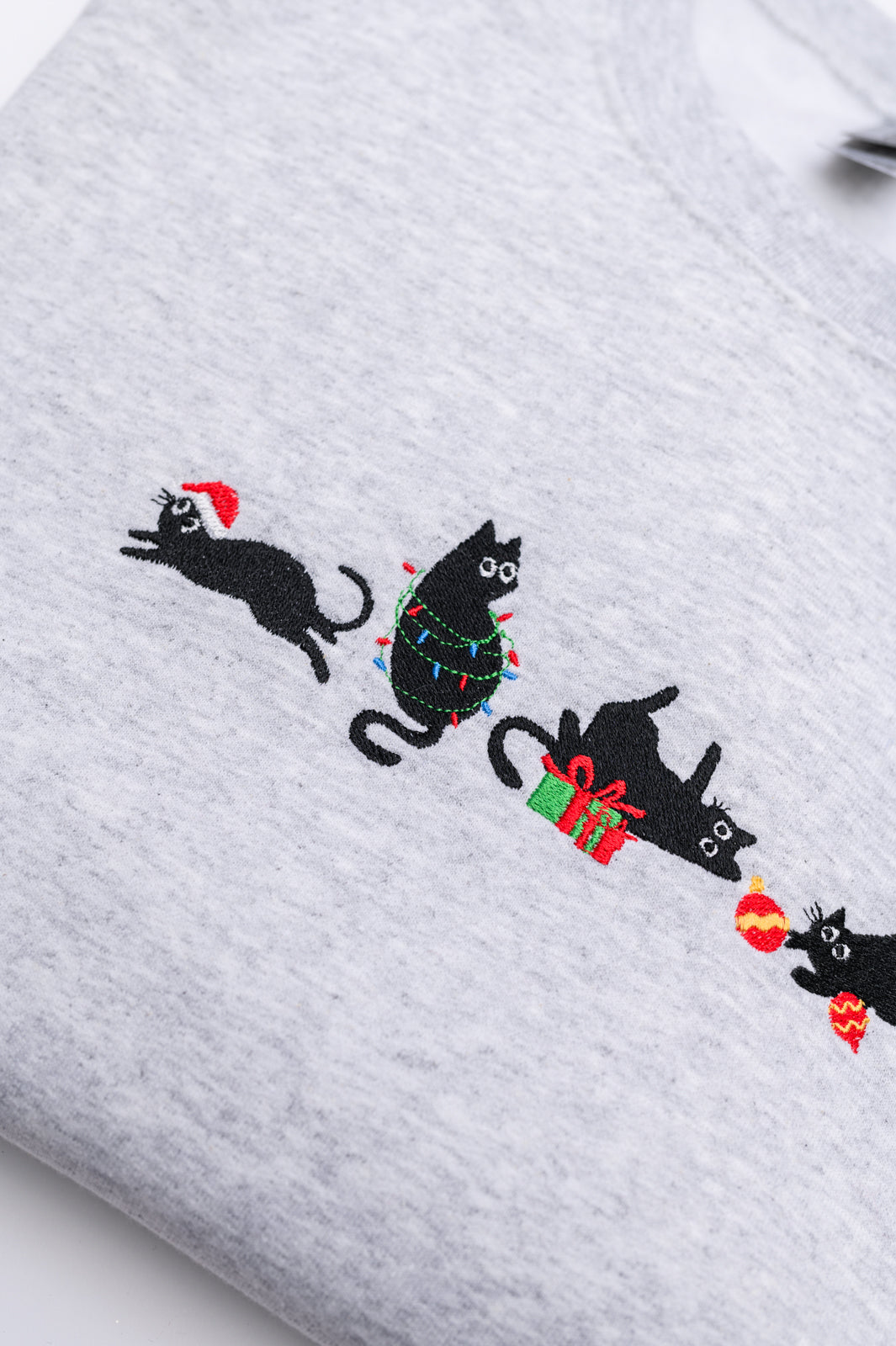 Christmas Cats Embroidered Sweatshirt - Cozy Holiday Pullover with Cute Cat Design | Perfect for Xmas Parties & Winter Outfits