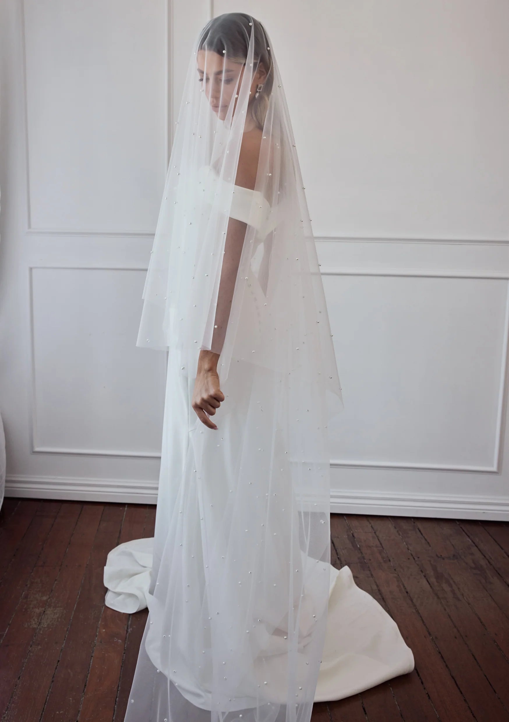 Lola Knight Emery Two-Tier Pearl Wedding Veil Ivory - Elegant Bridal Accessory for Wedding Ceremony & Photo Shoots