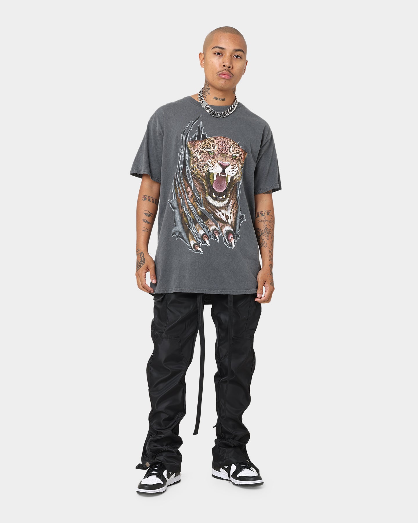 Vintage American Thrift OG Leopard Print T-Shirt in Off Black - Stylish Retro Tee for Casual Wear & Street Fashion