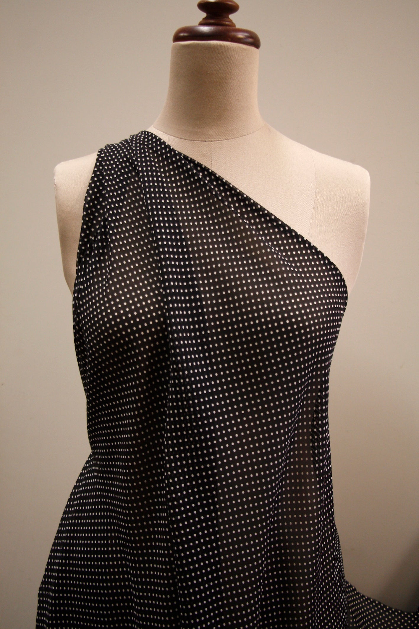 Agnese Spot Georgette Fabric - Lightweight & Elegant Material for Dresses, Blouses, and Scarves - Perfect for Summer Fashion and Special Occasions