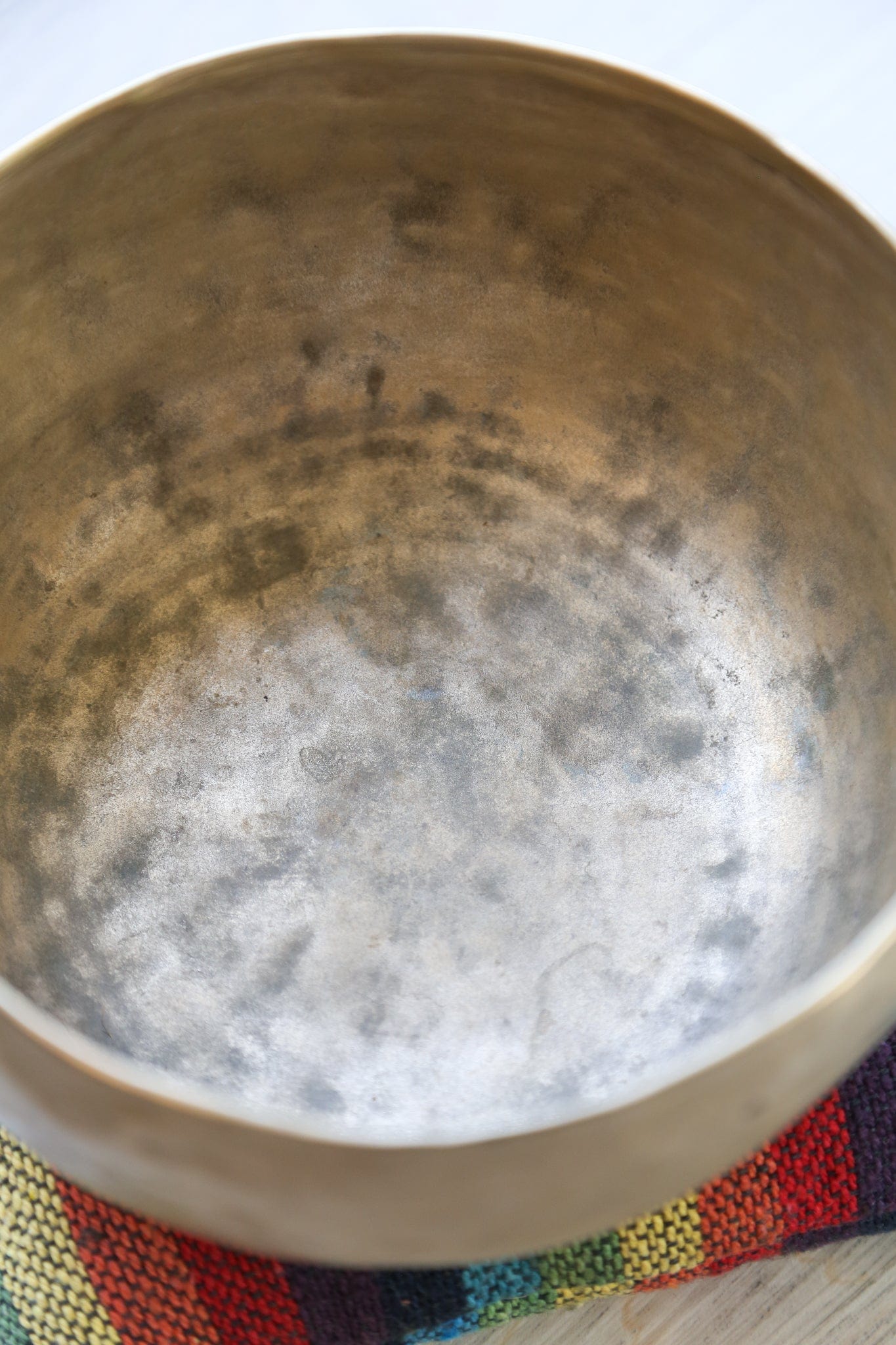 Antique Singing Bowl for Sacral Chakra Healing - 144 Hz Tibetan Meditation Bowl - Perfect for Yoga, Sound Therapy & Spiritual Cleansing