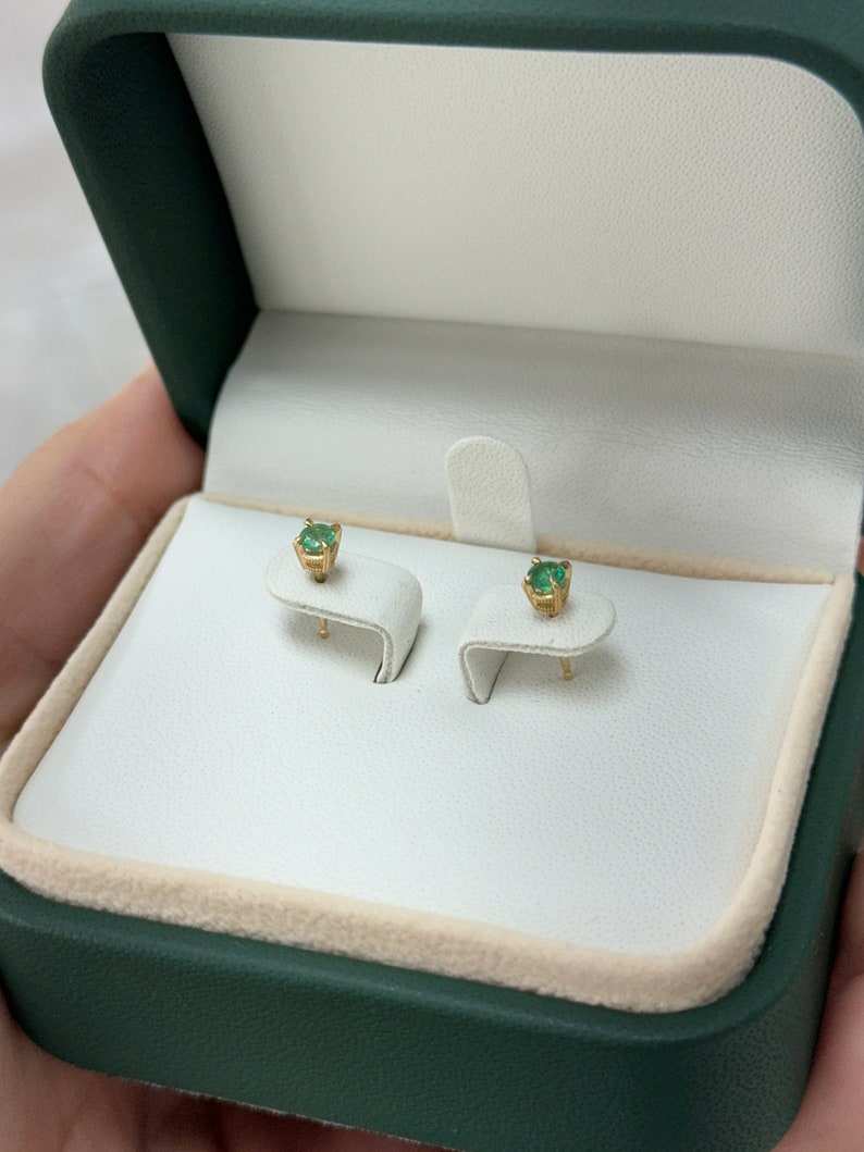 0.30tcw 14K Gold Natural Round Cut Emerald Petite Claw Prong Stud Earrings for Women & Men – Perfect for Everyday Wear, Gifts & Special Occasions