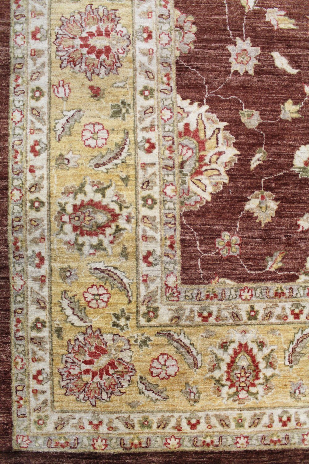 Handwoven Traditional Agra Rug 64600 - Perfect for Living Room, Bedroom & Home Decor