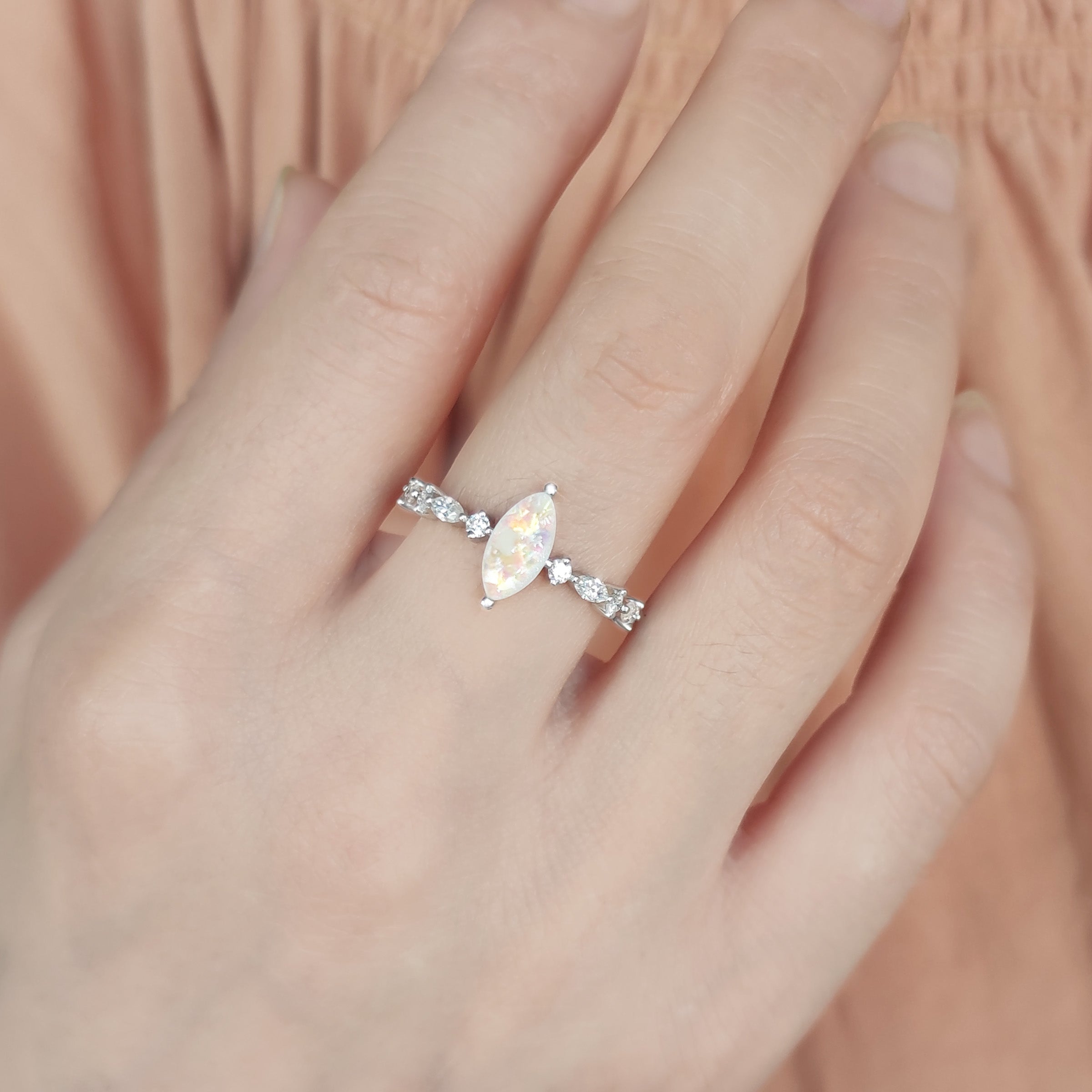 Bonding Beacon: Ashes Ring - Memorial Jewelry for Loved Ones | Perfect for Remembrance Ceremonies, Anniversaries & Healing Gifts