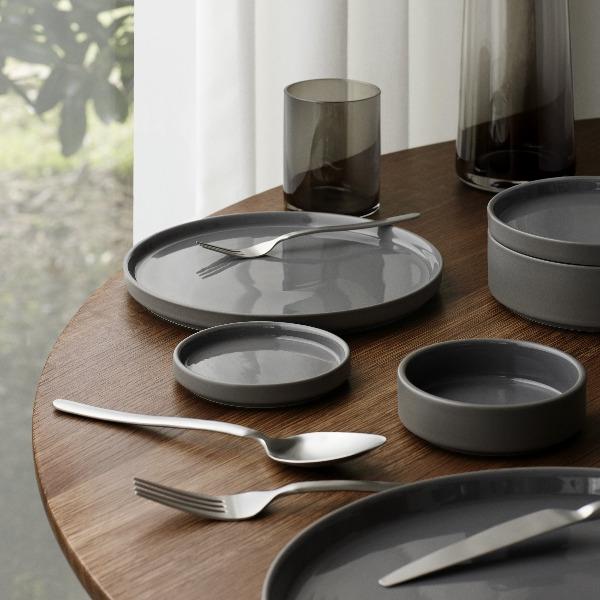 Premium Pilar Stoneware Dinner Plates Set of 4 - Durable Porcelain Plates for Everyday Use, Microwave & Dishwasher Safe - Perfect for Dining, Entertaining & Restaurant Use