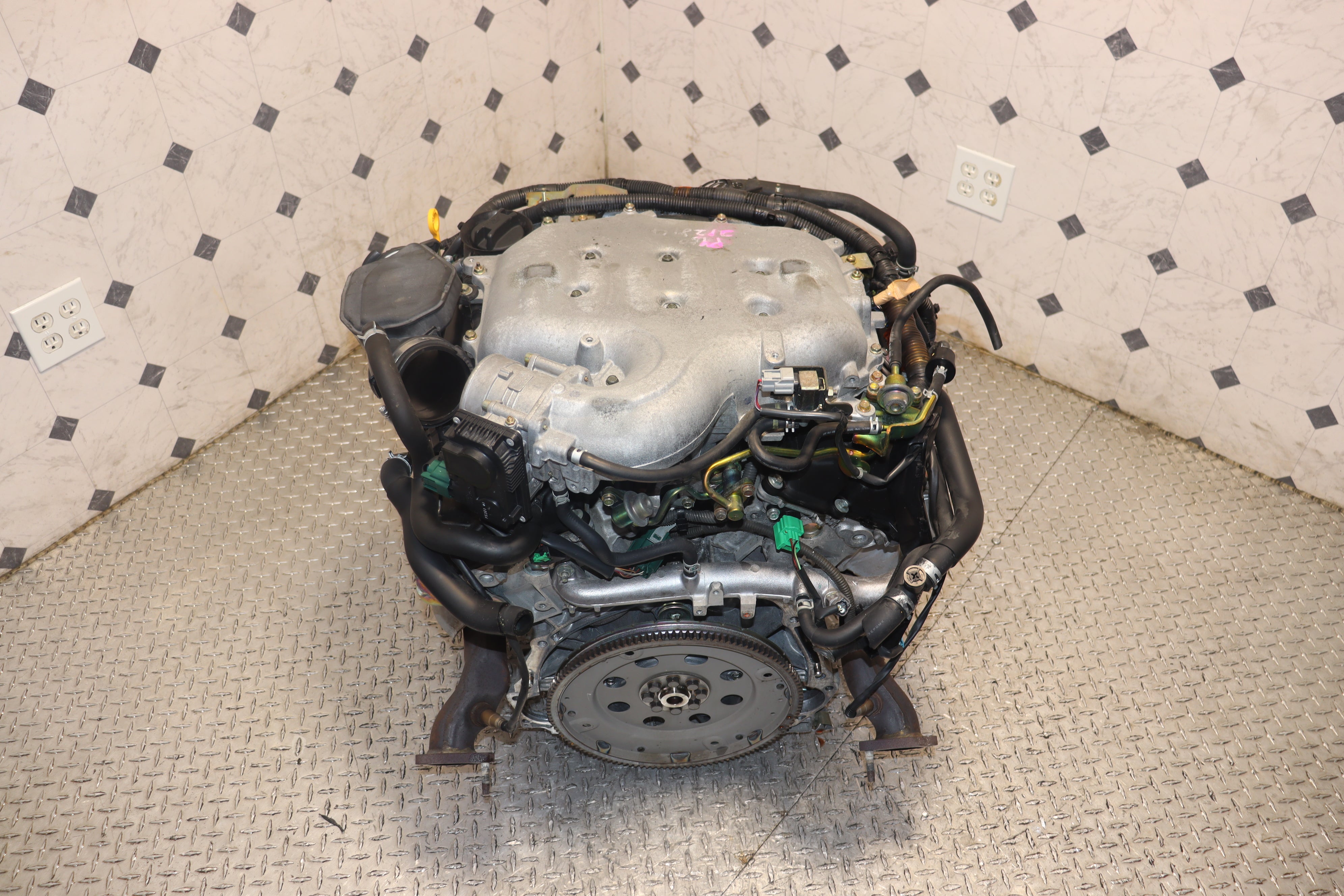 JDM 2003-2005 Nissan 350Z & Infiniti G35 VQ35DE 3.5L Non-Revup Engine - Replacement Motor for Performance Upgrades & Classic Car Restoration