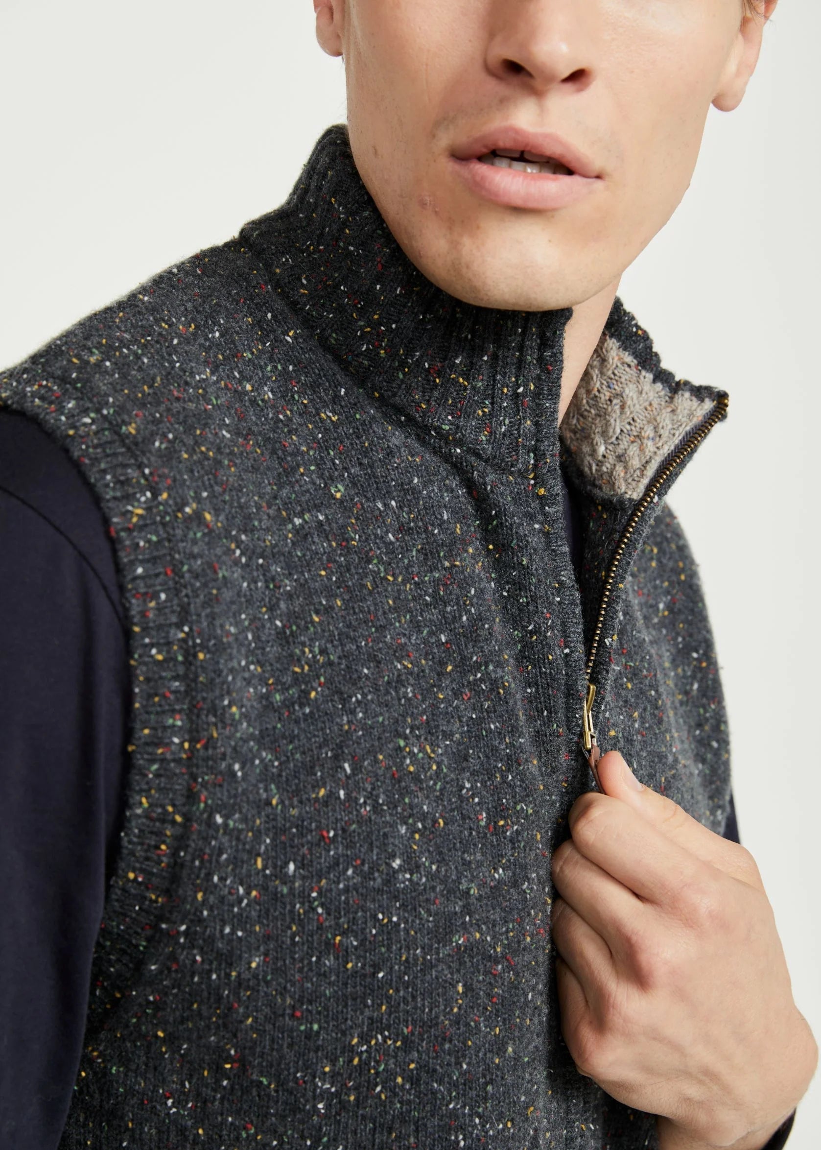 Men's Aran Knit Gilet Vest - Grey | Warm Fleece-Lined Winter Waistcoat for Outdoor Activities & Casual Wear