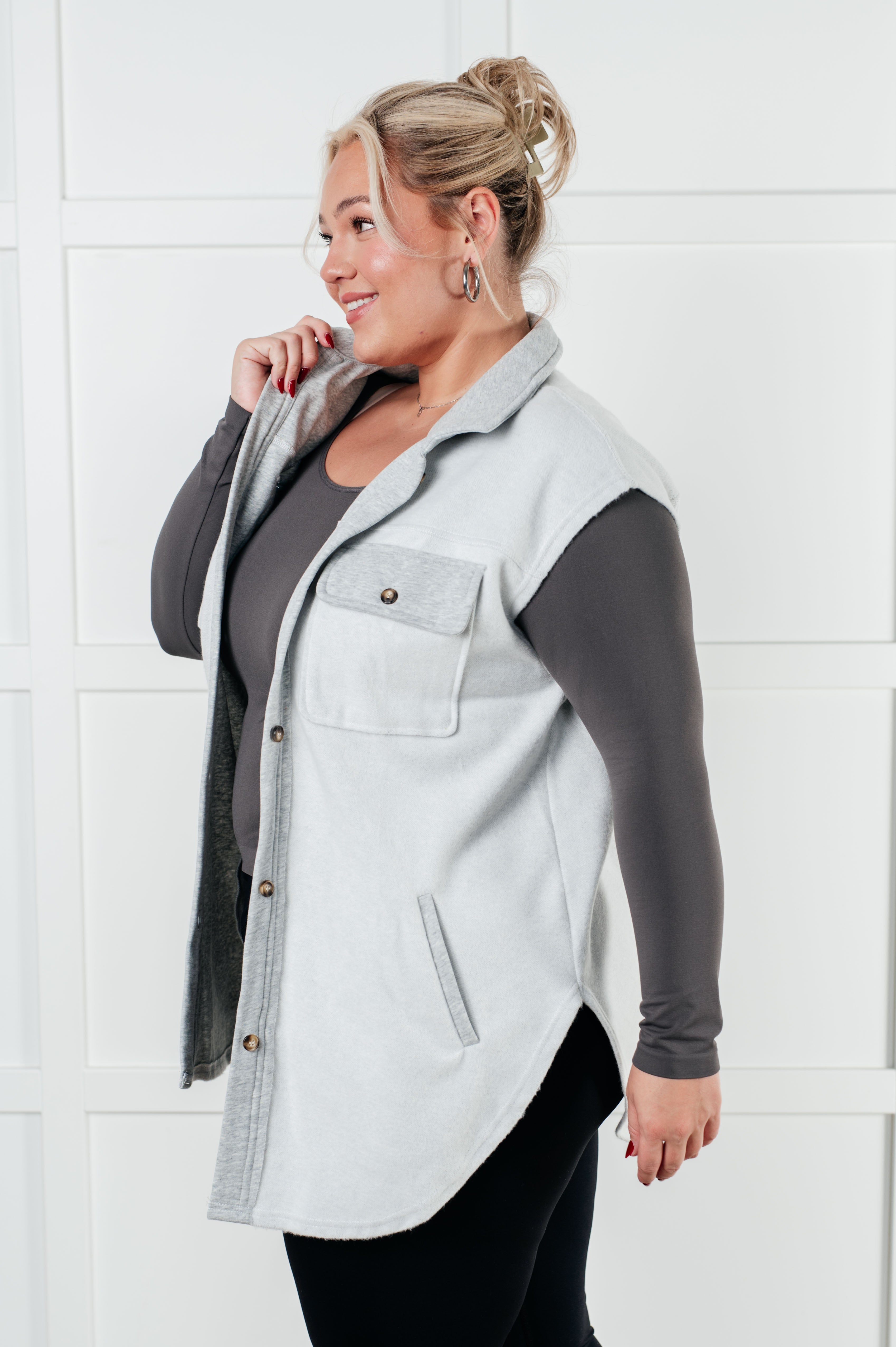Stylish Sleeveless Shacket for Women - Lightweight Summer Jacket with Pockets | Perfect for Casual Outings, Beach Cover-Up & Layering