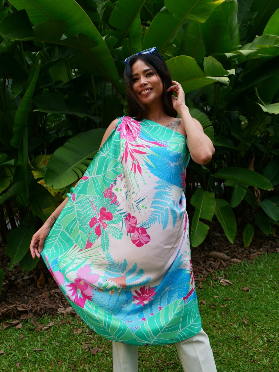 Botanic Splendour Premium Silk Scarf - Luxury Floral Print Fashion Accessory for Women, Elegant Gift for Mother's Day & Special Occasions