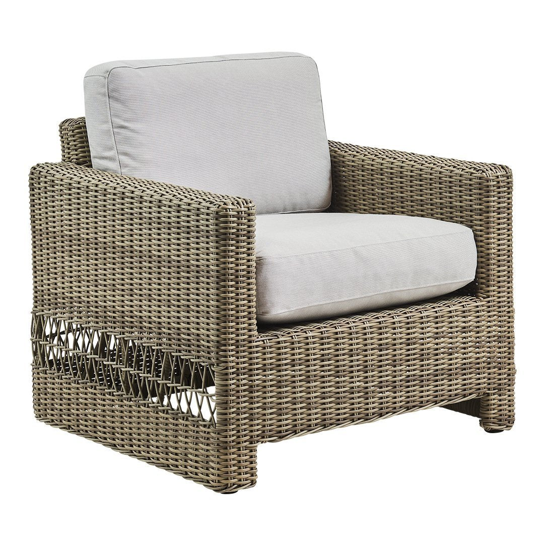 Premium Carrie Outdoor Lounge Chair - Comfortable Patio Furniture for Relaxing in Garden, Poolside, or Backyard - Durable & Weather-Resistant Design
