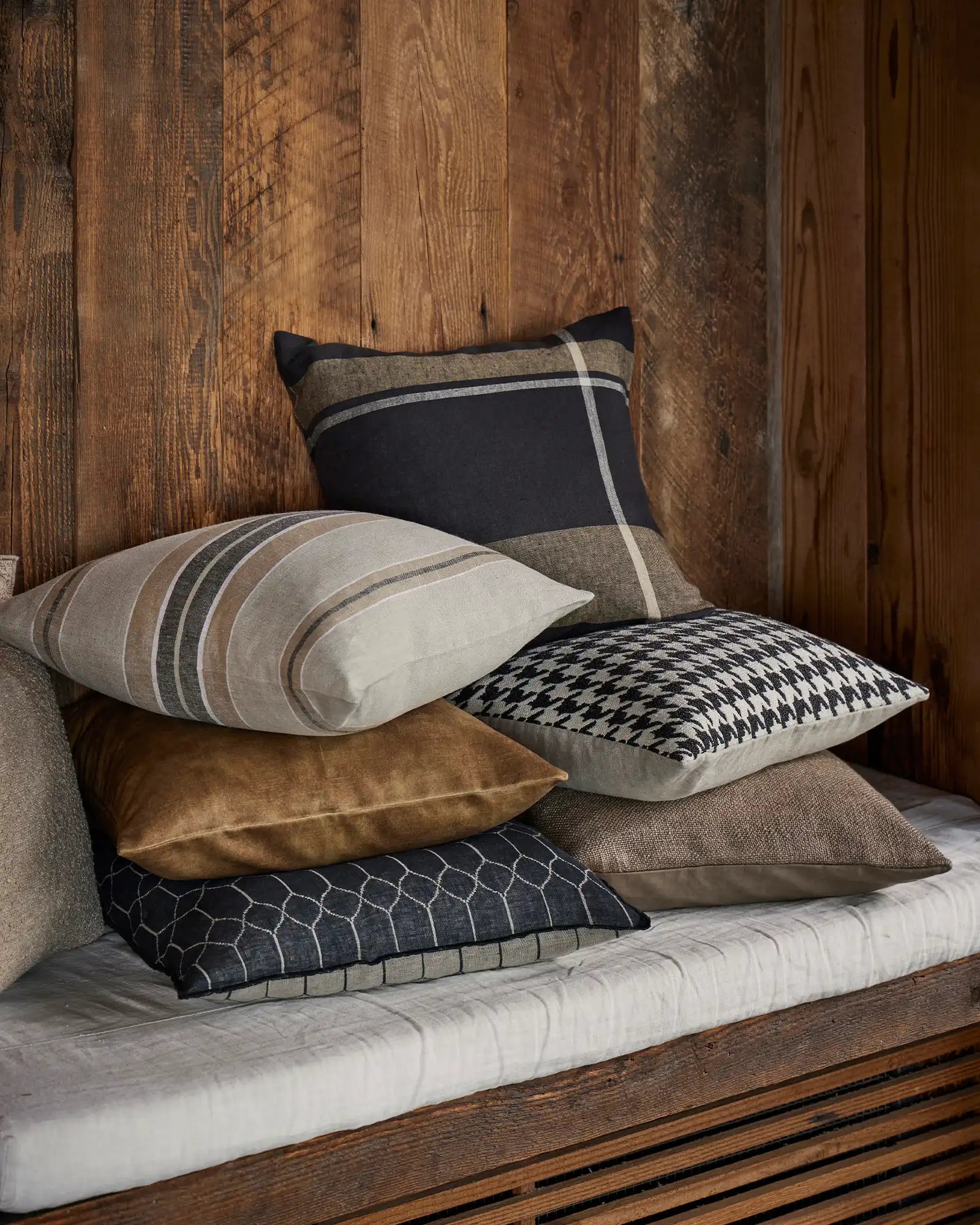 Premium Dante Cushion in Midnight Black - Ultra Soft Throw Pillow for Sofa, Bed & Home Decor - Perfect for Living Room, Bedroom & Cozy Reading Nook
