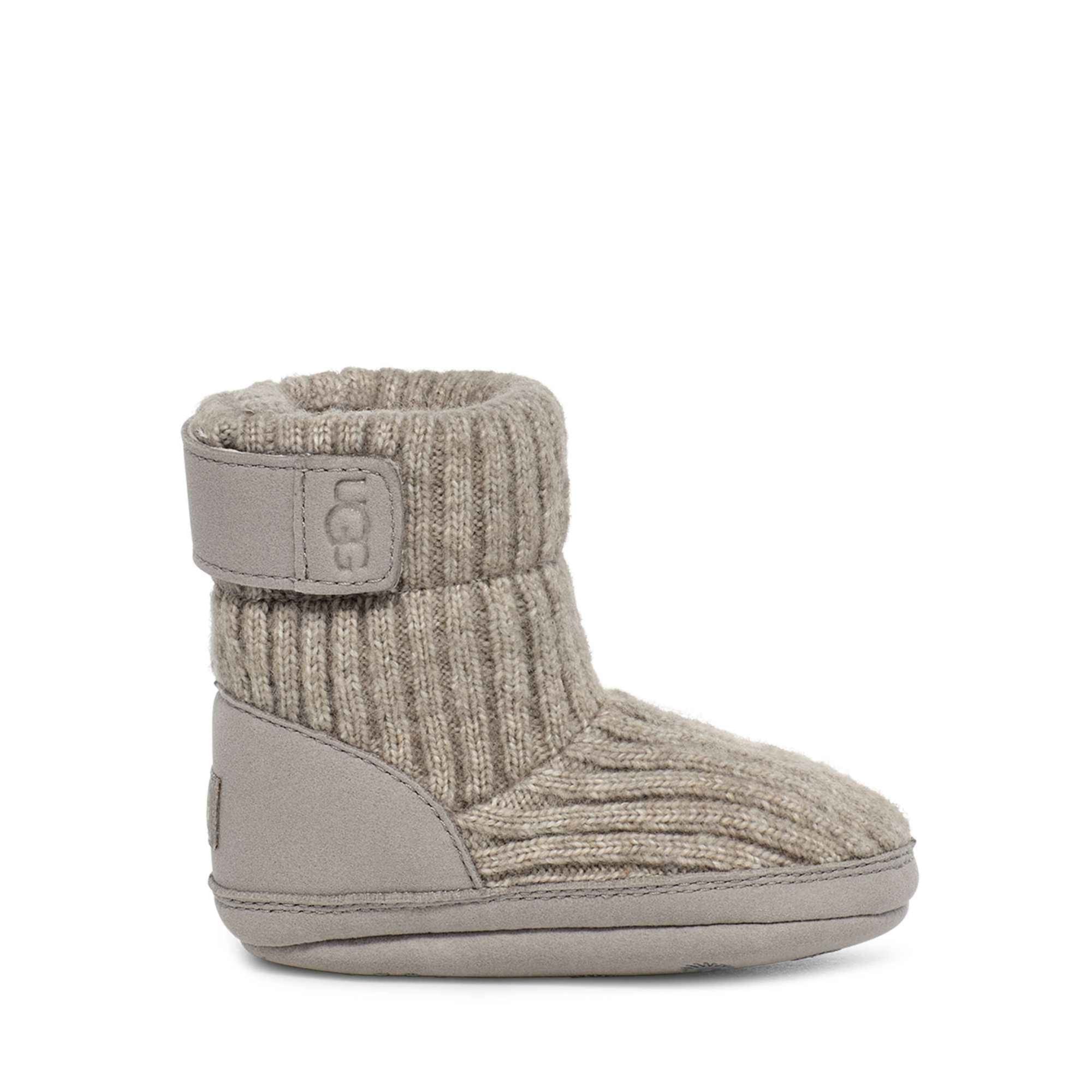 UGG Baby Skylar Boots & UGG Beanie Hat Set - Warm Winter Baby Shoes & Knit Hat for Girls & Boys - Cozy Outfit for Cold Weather, Snow Days & Holiday Photos
